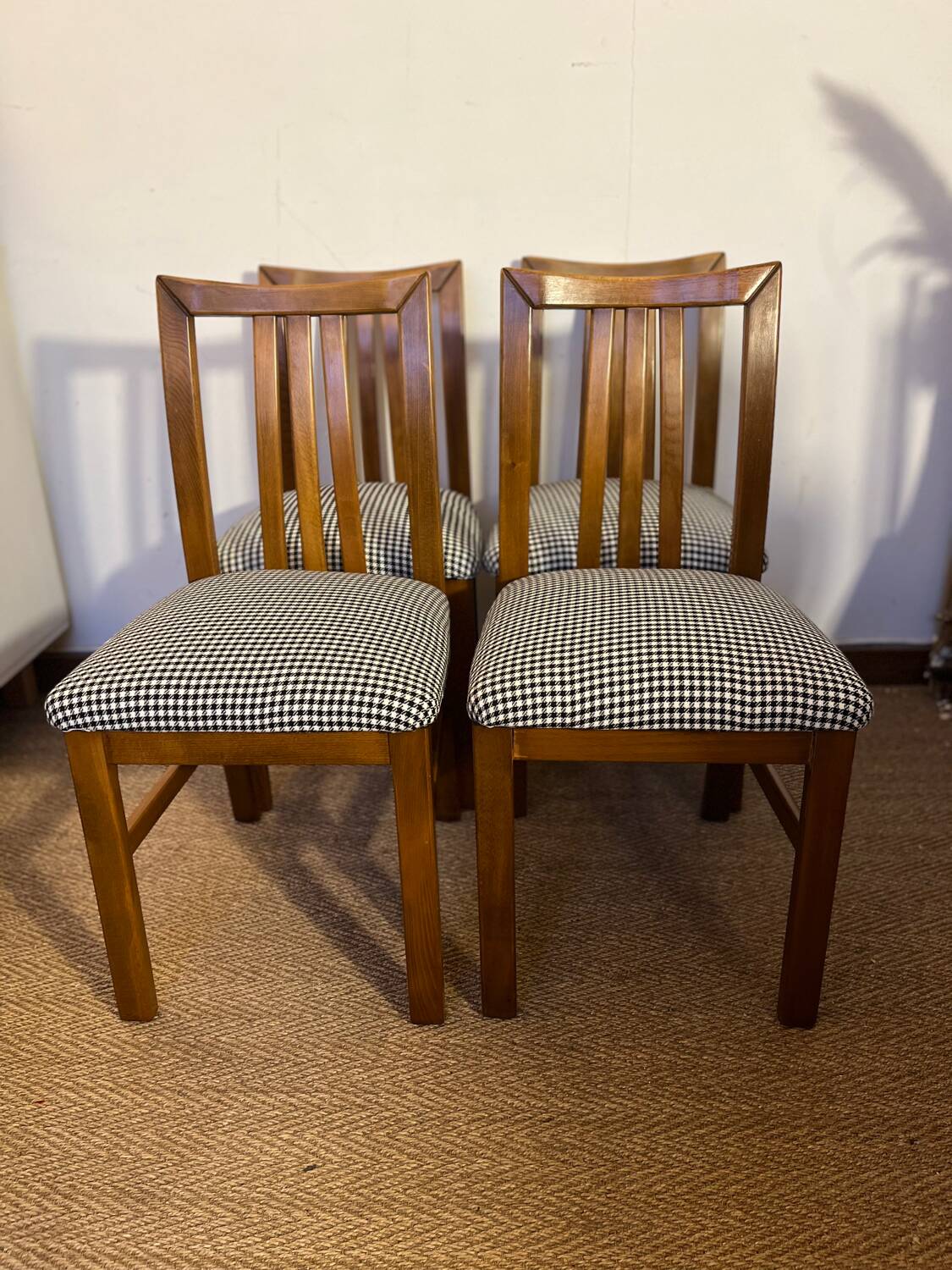 Set of 4 vintage wooden chairs