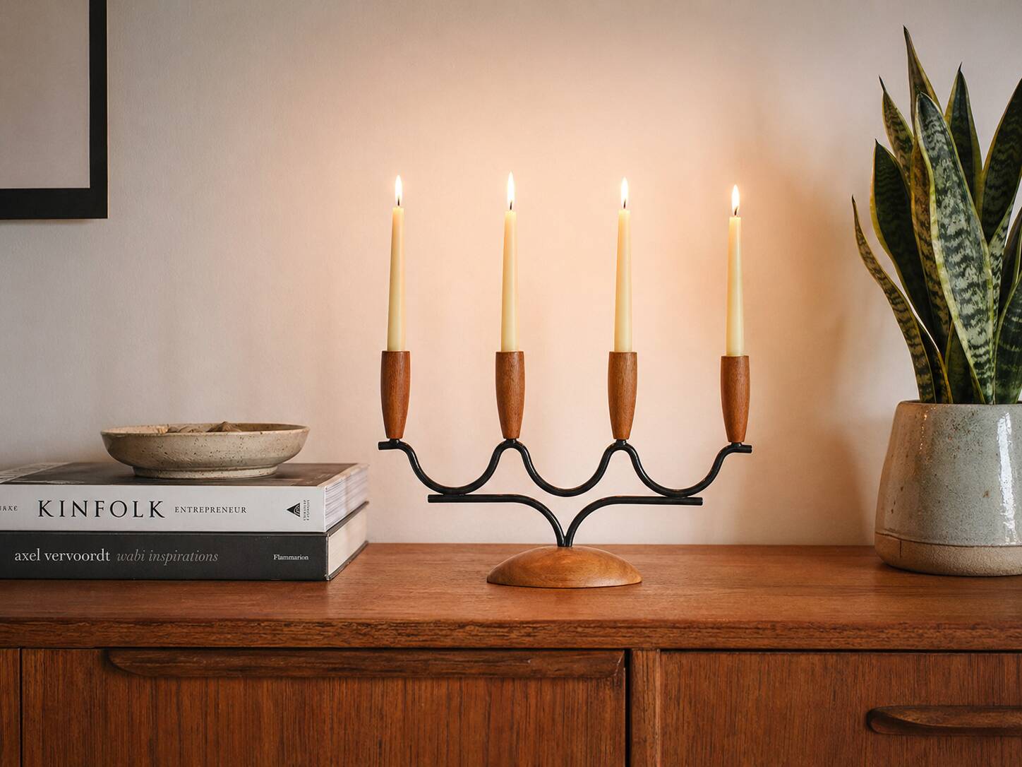 Chandelier Candelabre Mid-Century en Teck et Métal Noir – Design Danois