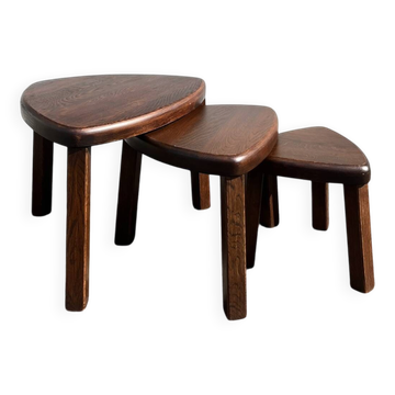 Tables gigognes tripodes bois massif, style moderniste brutaliste