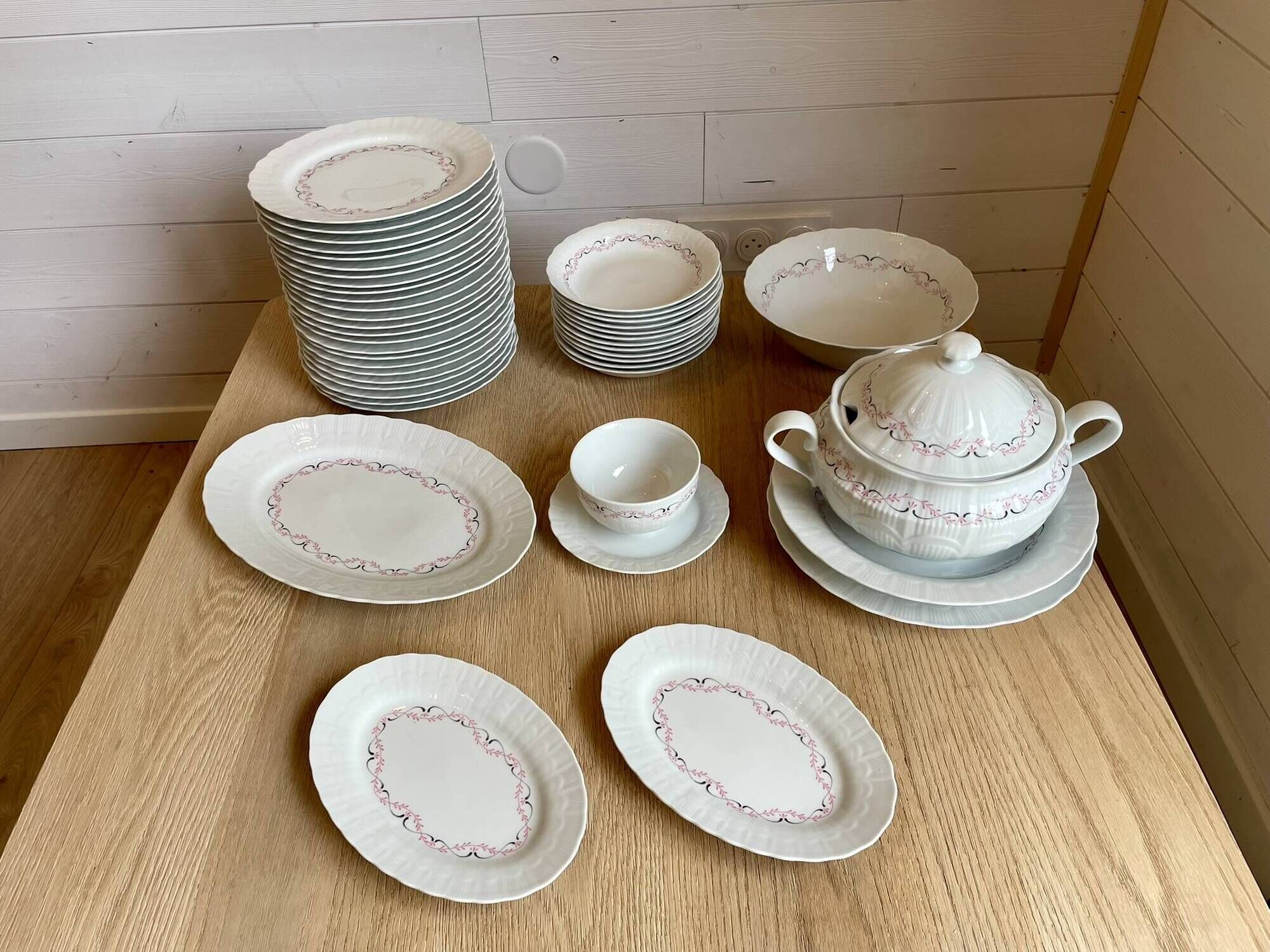 Large table service in porcelain from Bavaria Winterling Marktleuthen 44 pieces
