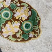 English slipware plate from the 19th century, English majolica.