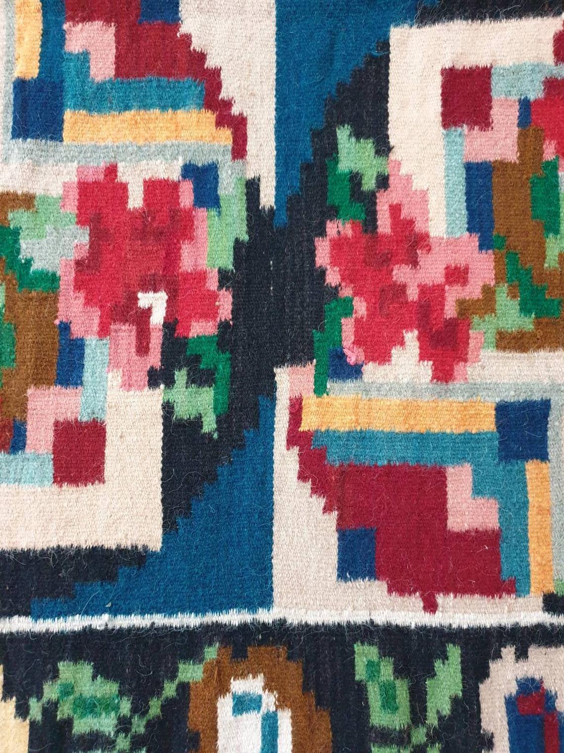 Rug with roses made by hand in Romania
