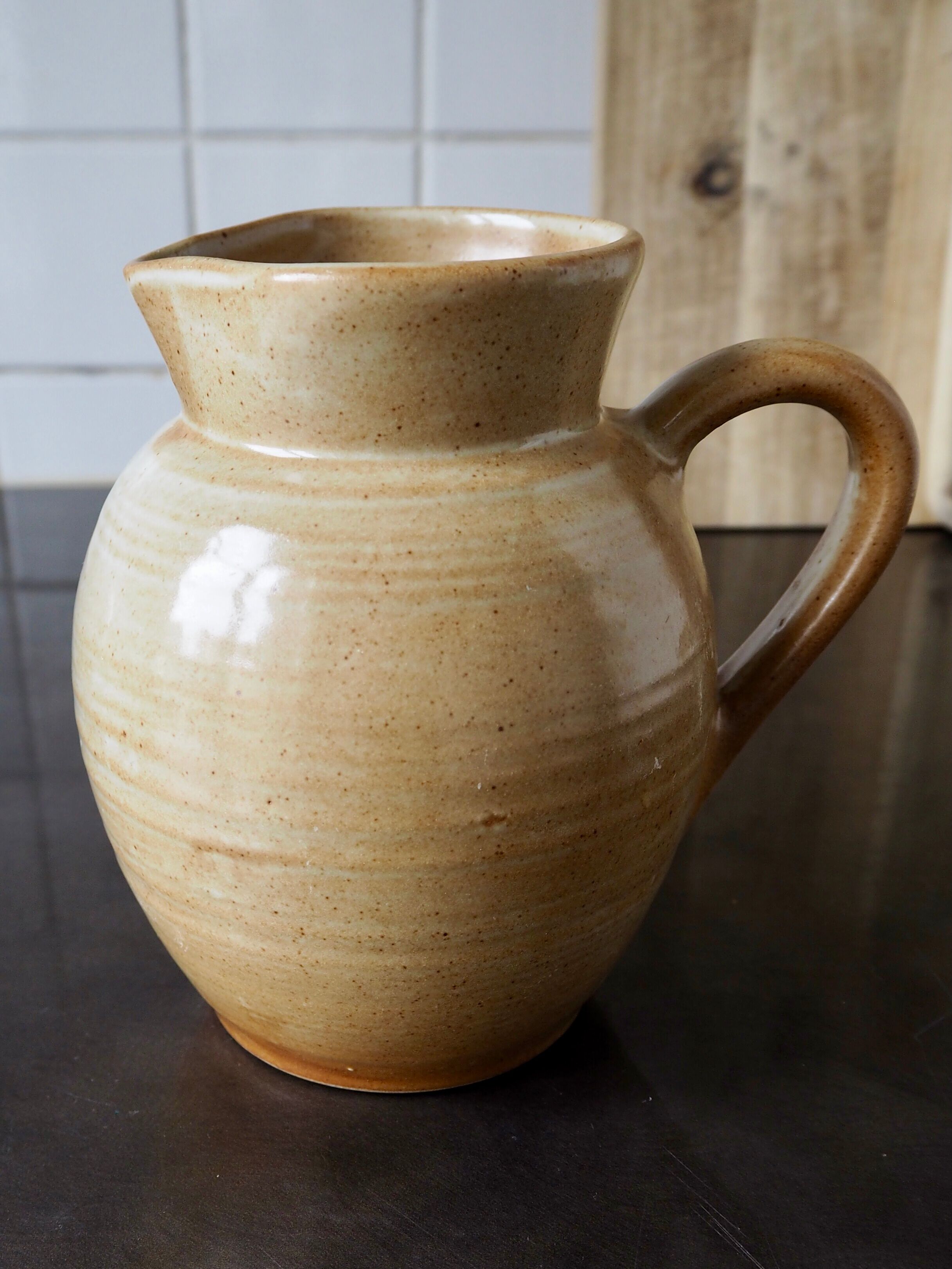 Pitcher in beige sandstone CNP Grès Village