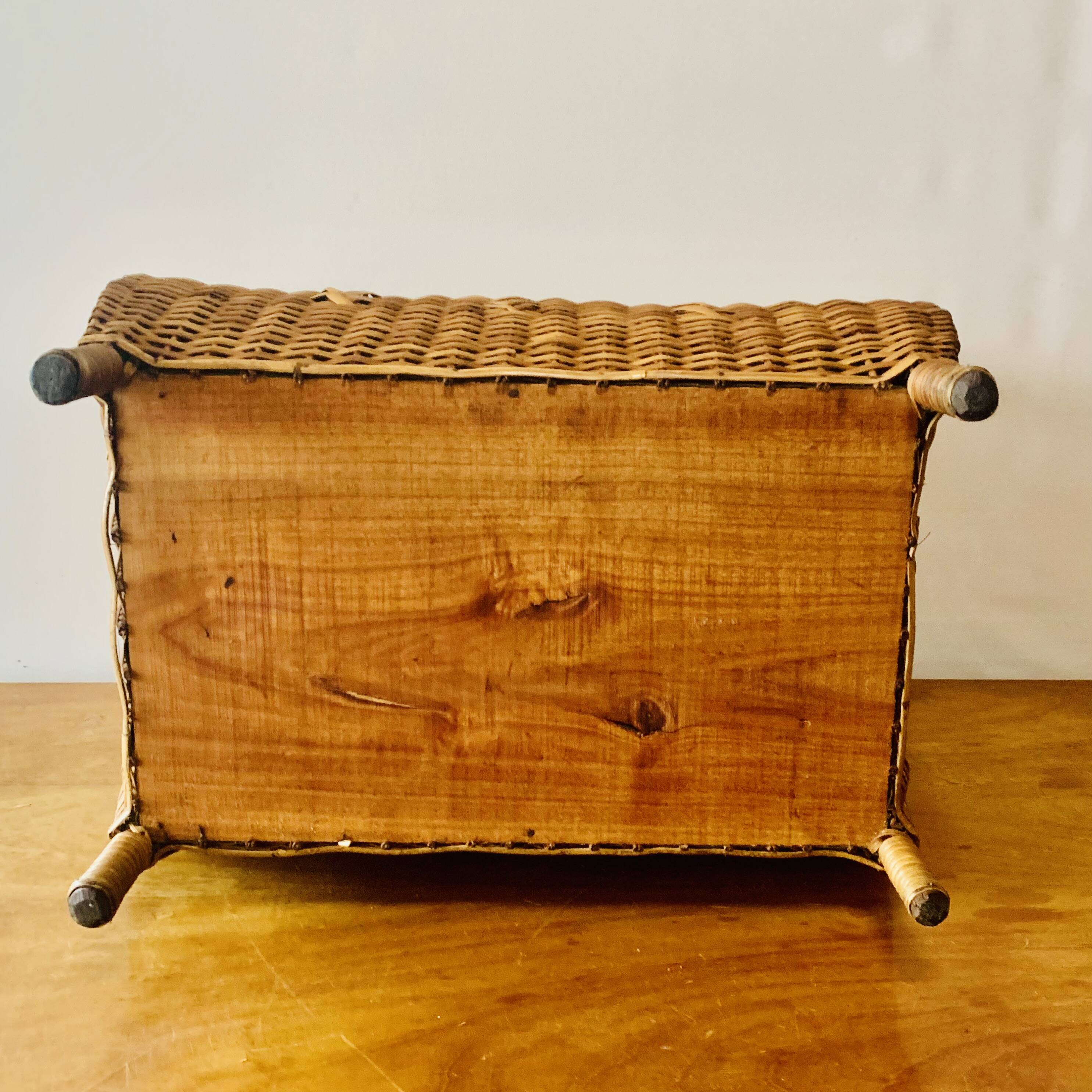 Grand panier à couture vintage en osier - tabouret en tissu matelassé - 1950