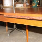 Scandinavian expandable table