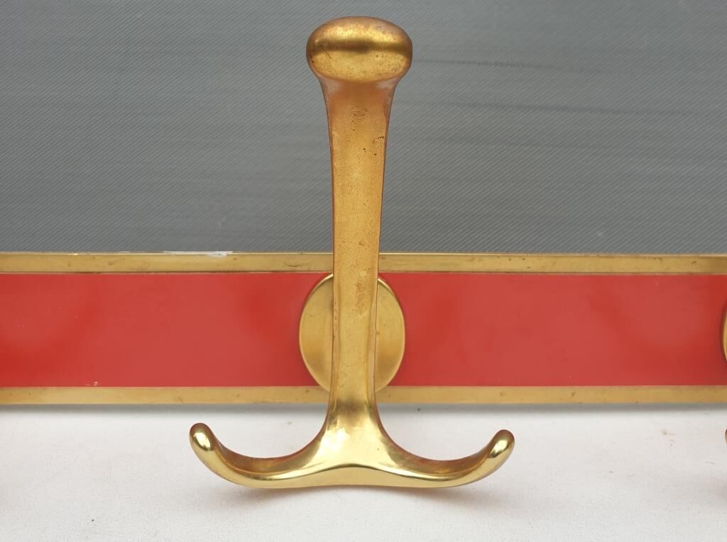 Vintage bistro coat rack with 3 patères gold and red hooks