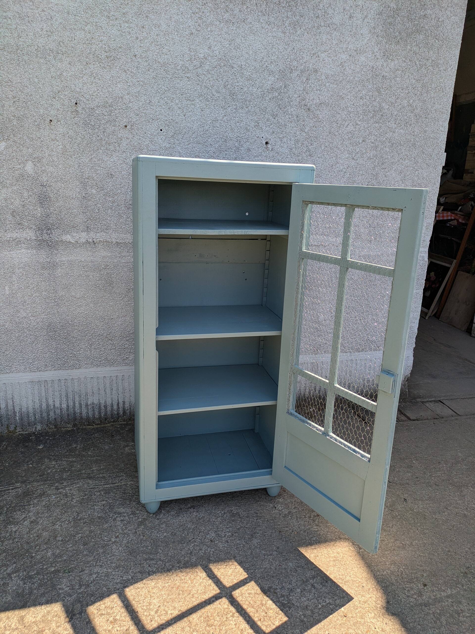 Small Parisian wardrobe