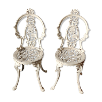 Pair of outdoor chairs in cast aluminum floral decoration