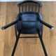 Chaise en bois noire