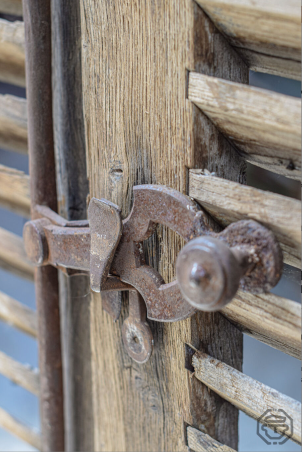 Ancienne paire de volets bois, château XlXème