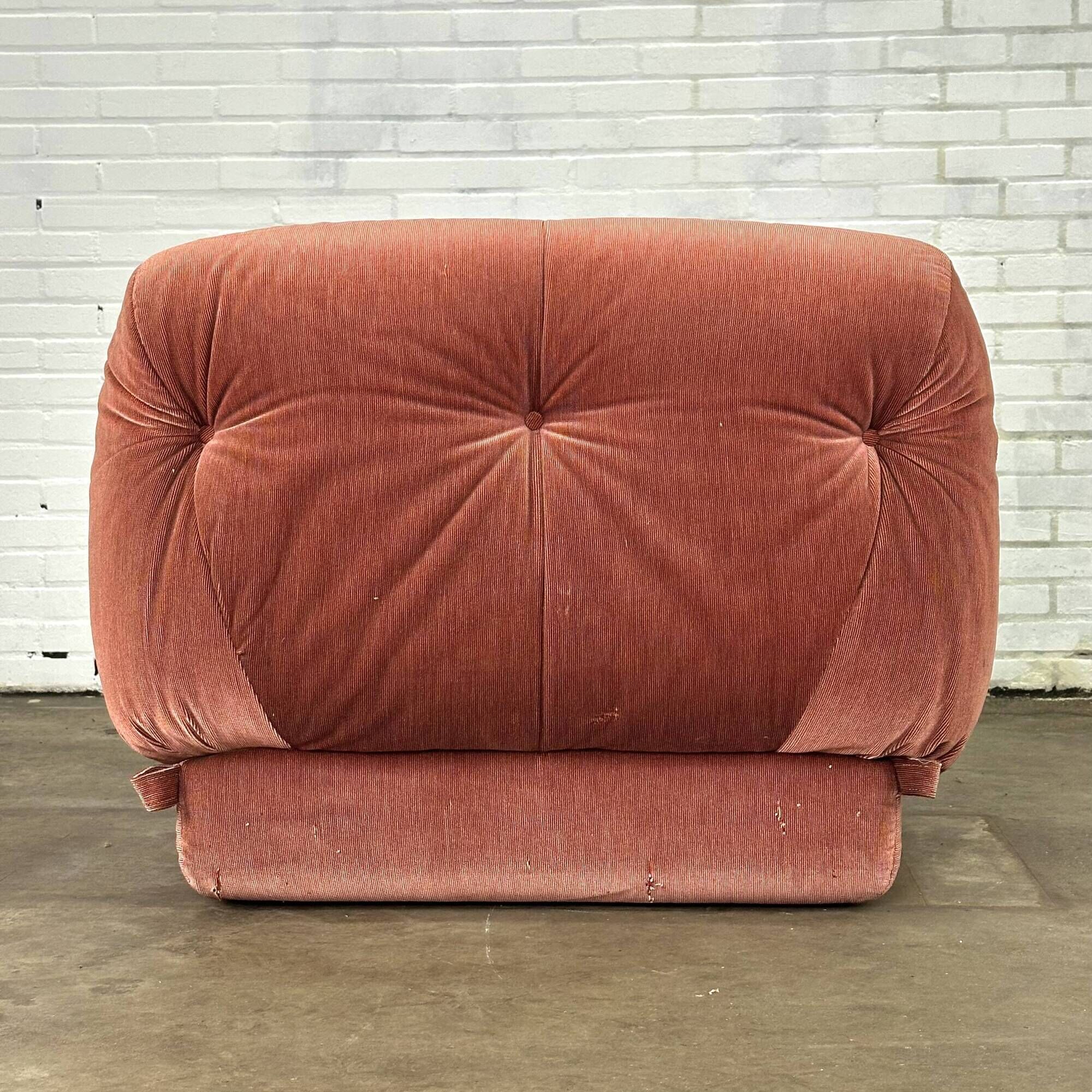 Roze Nuvolone lounge chair by Rino Maturi for Mimo padova