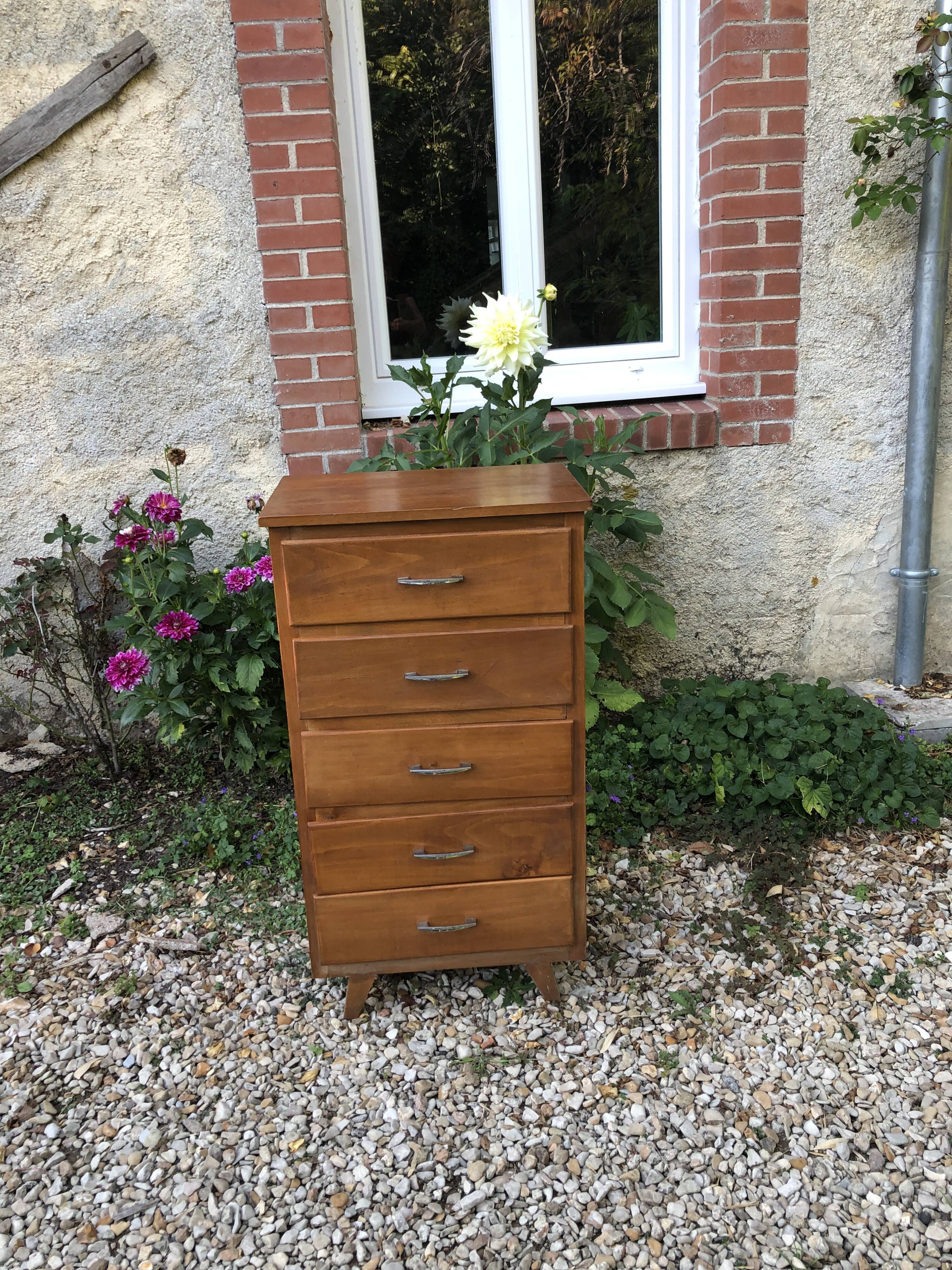 High chest of drawers/Vintage ragpicker compass feet