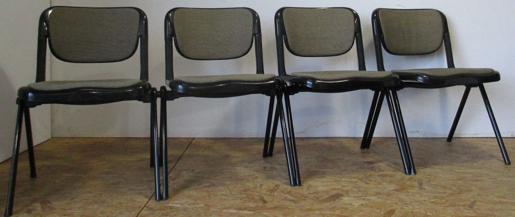 4 chaises Vertebra noires