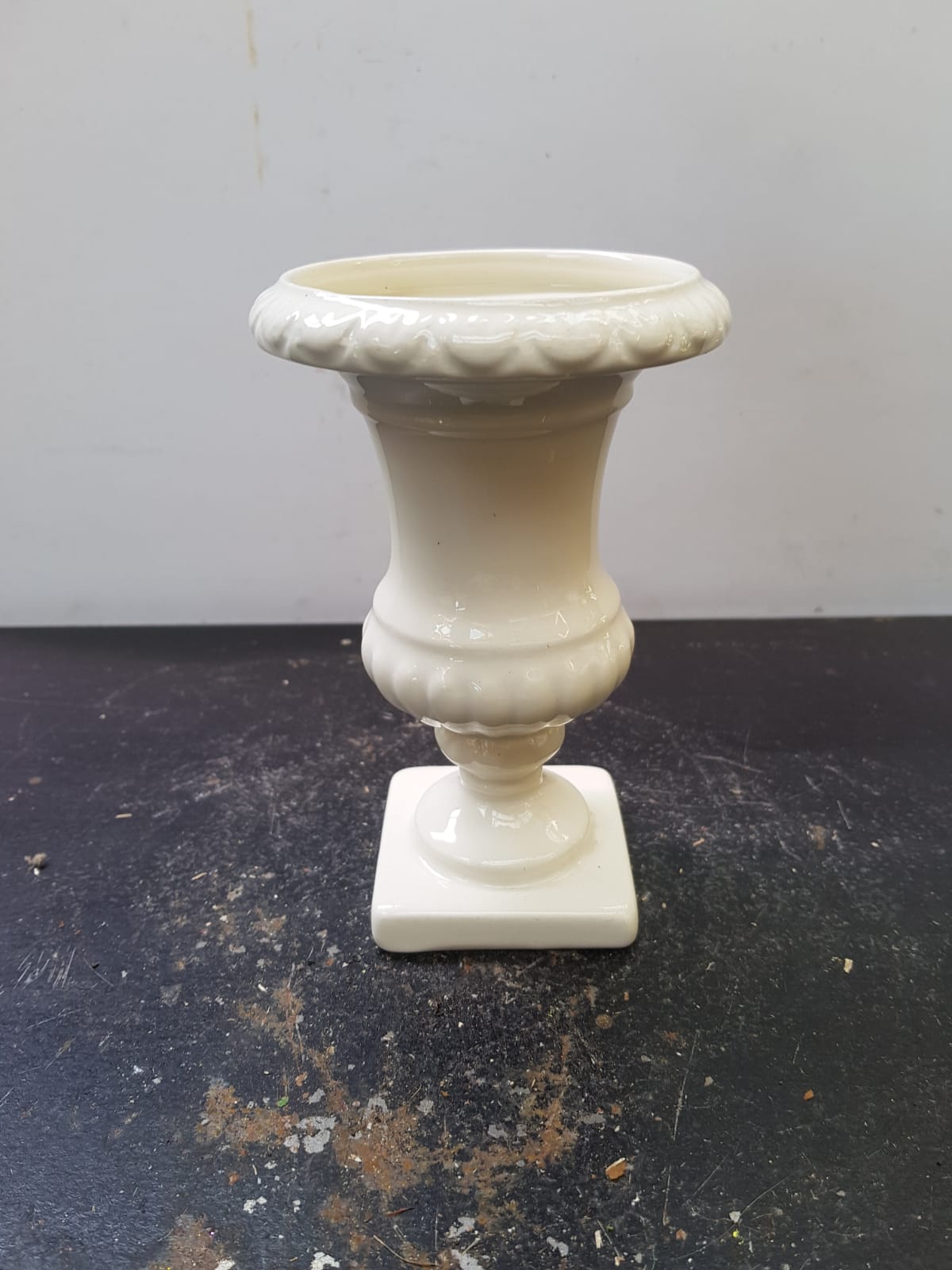Old vase gien medici form ceramic white vintage