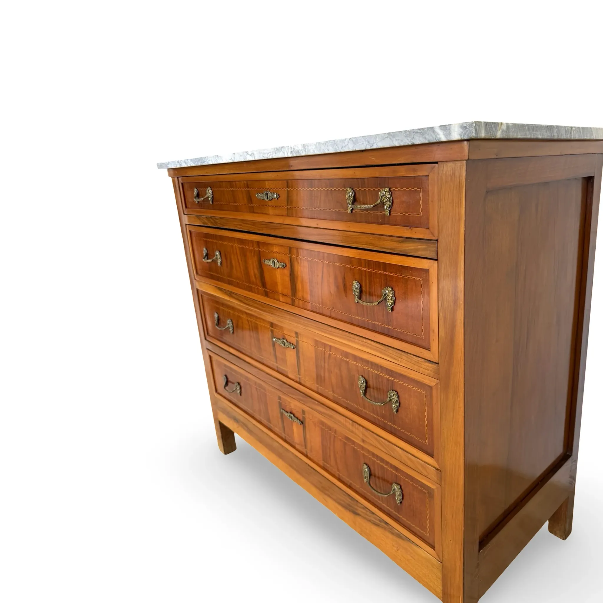 Elegant antique chest of drawers, dating to the early 20th century, ci