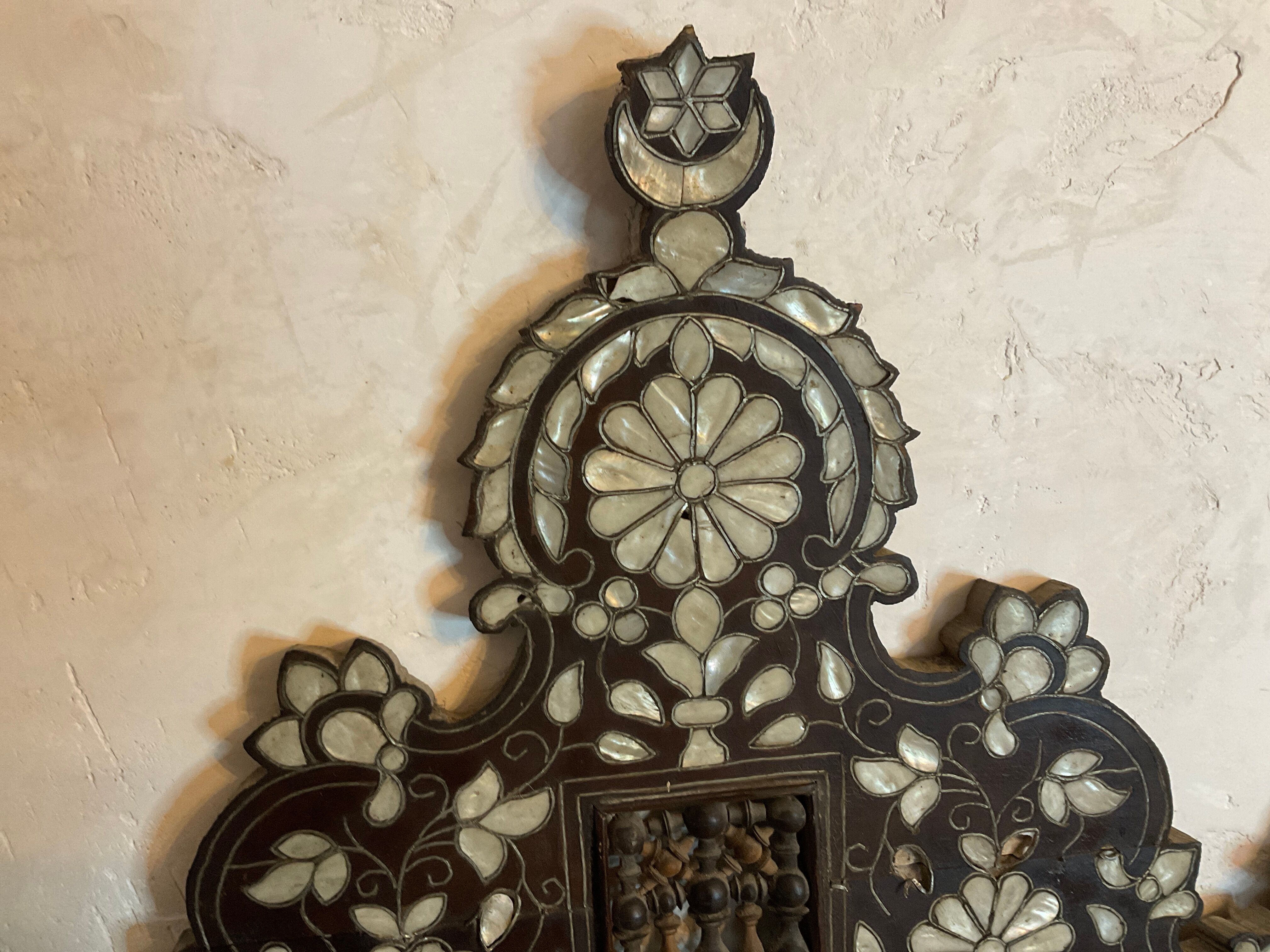 Syrian ottoman mirror in wood inlaid with mother-of-pearl called goldfisch