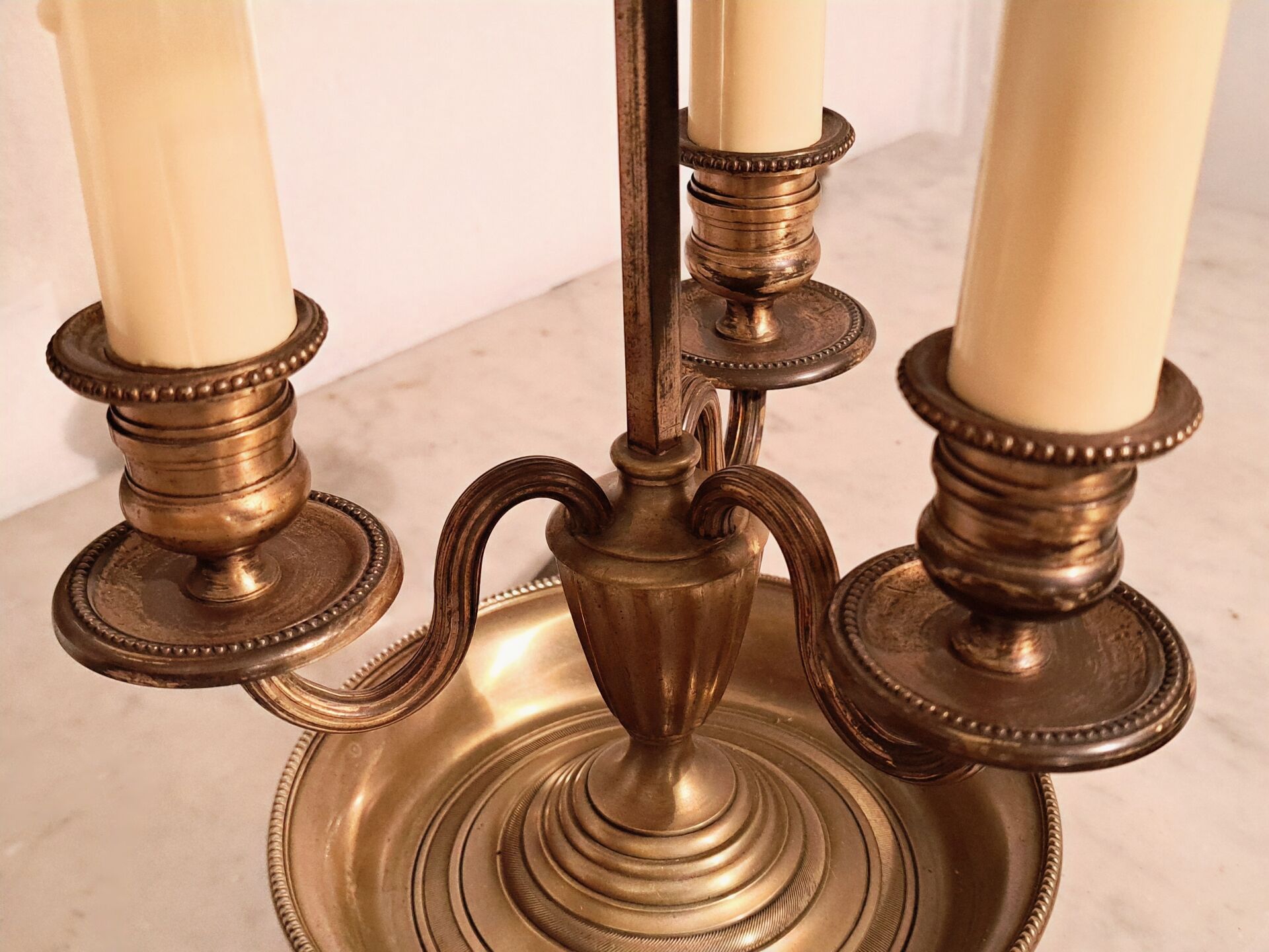 Gilded bronze and painted tin bouillotte lamp