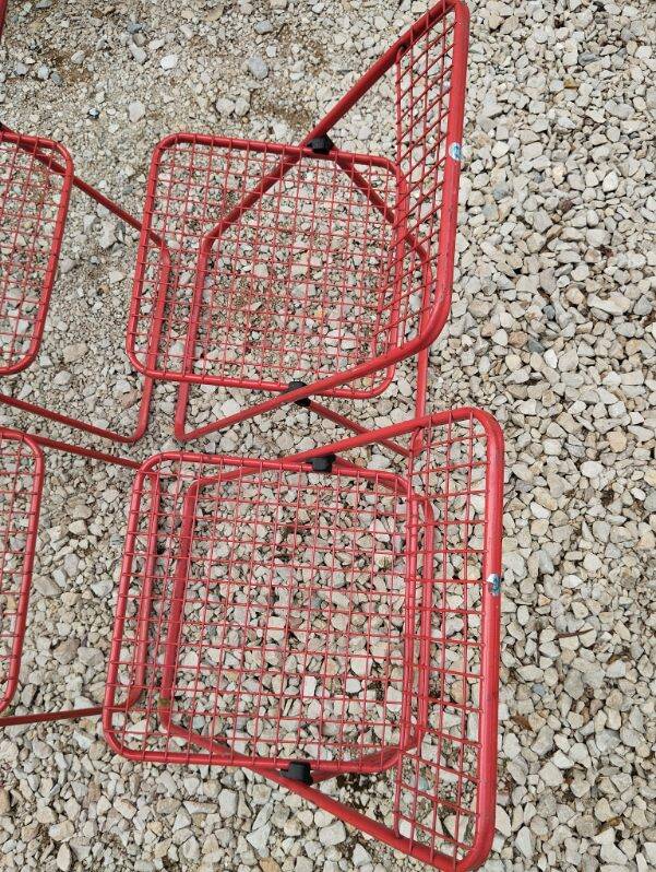 Set of 5 vintage red metal mesh folding chairs, Ted Net style.