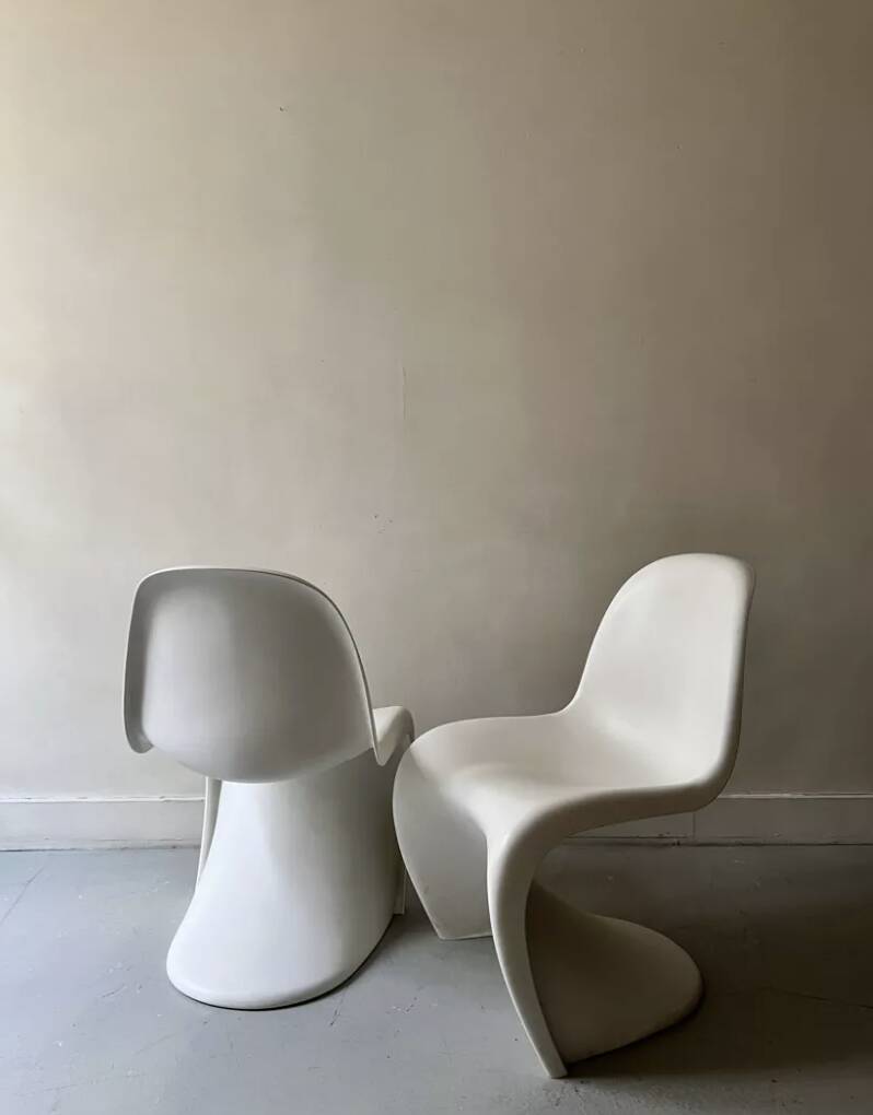 White monobloc design chair by Verner Panton, white edition Vitra.