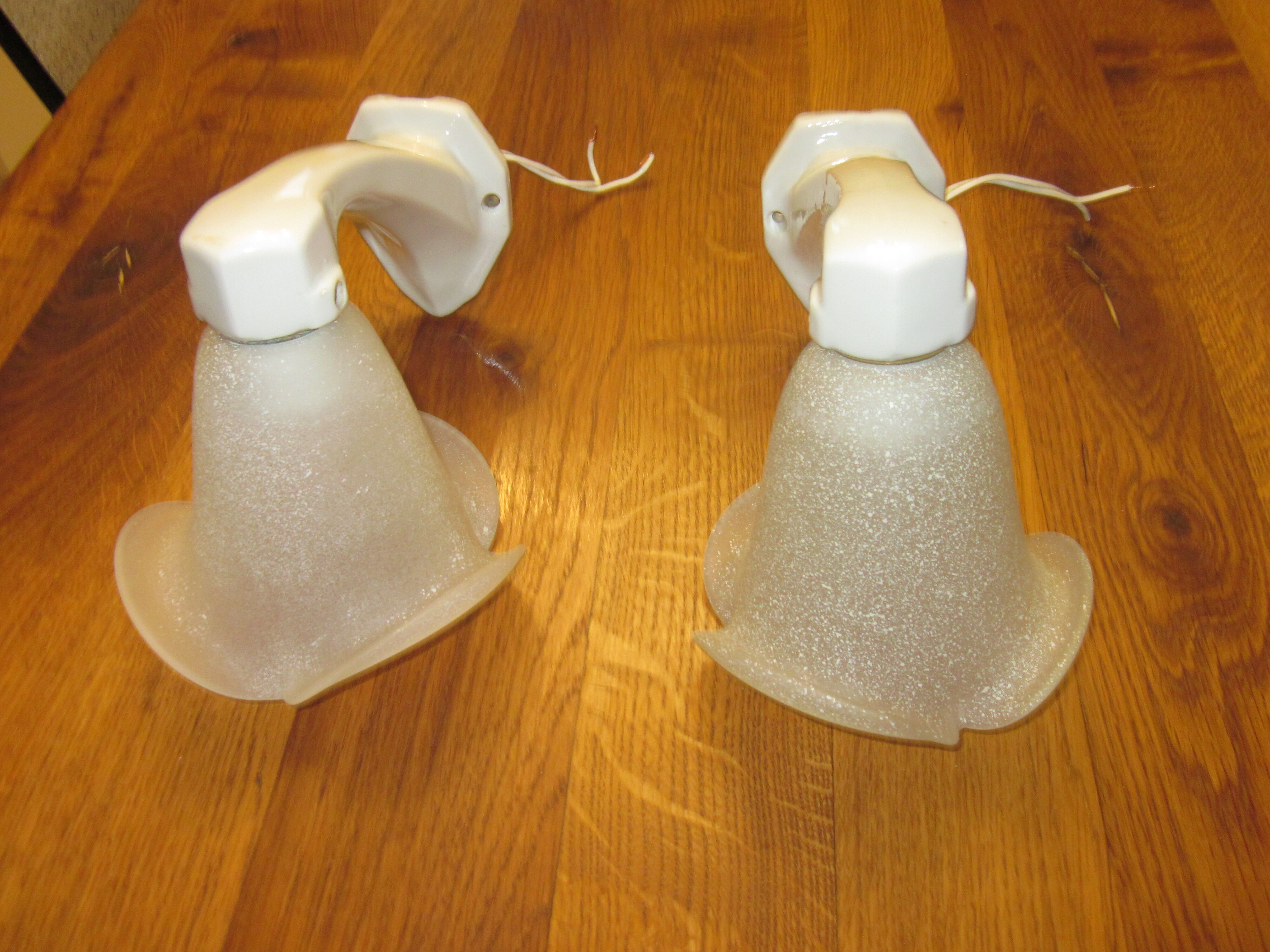Paire d'appliques anciennes de salle de bain