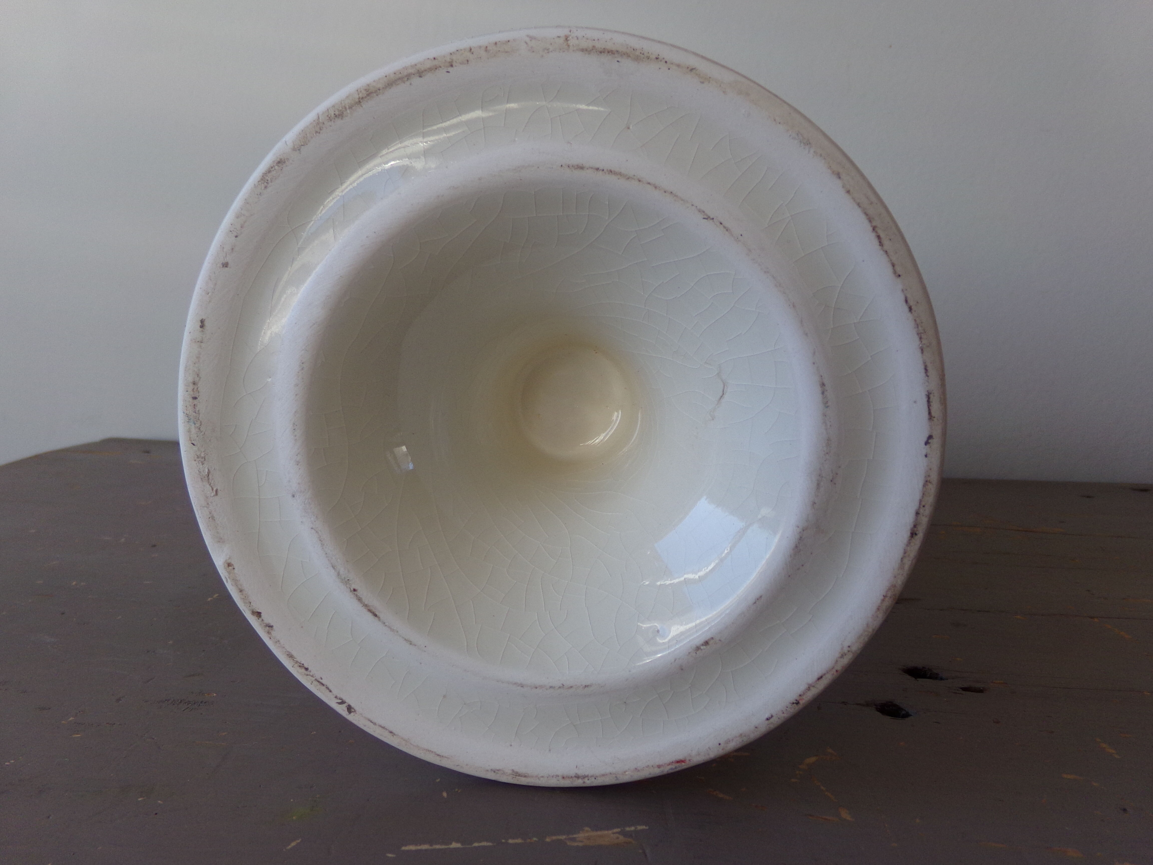 Cracked ceramic standing vase or cup