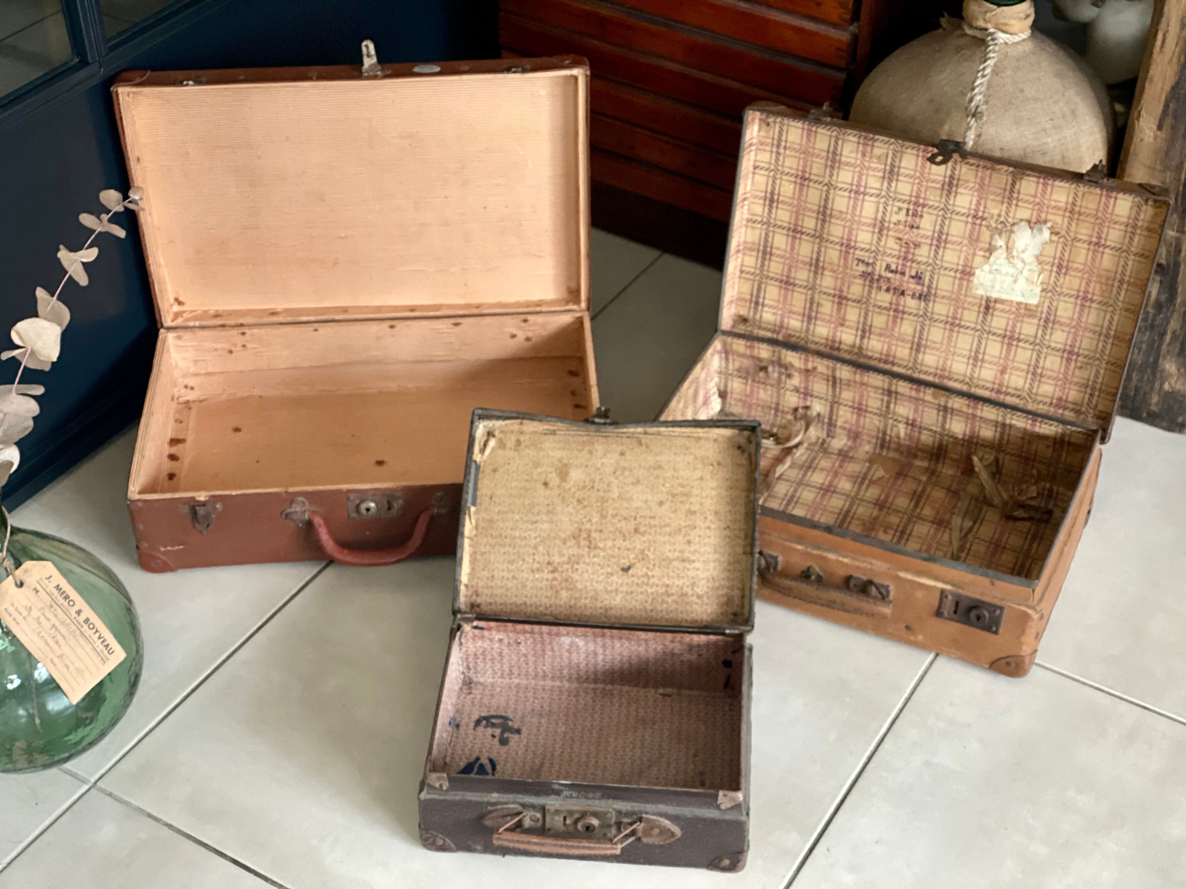 Lot of 3 vintage suitcases