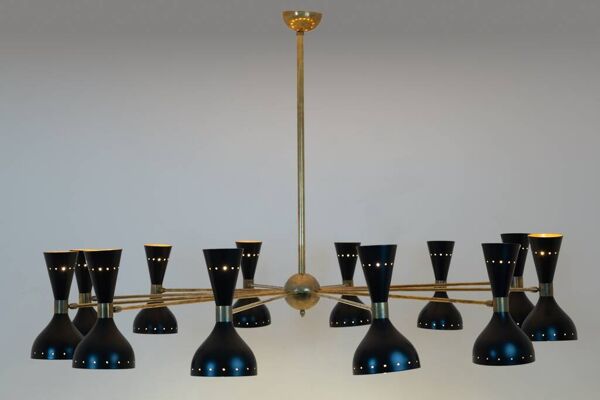 Lustre diabolo en laiton patiné et laqué noir. Contemporain.