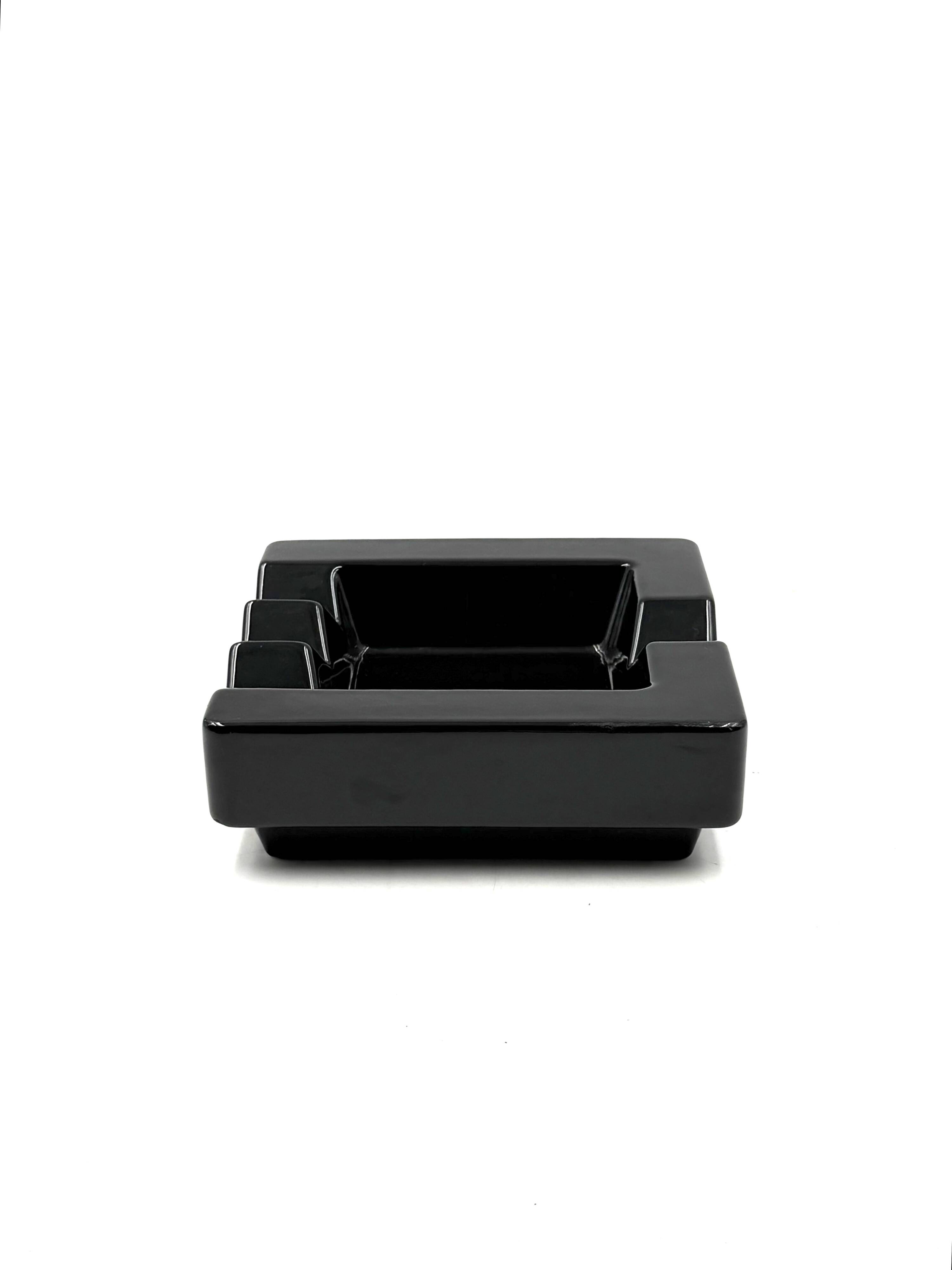 Postmodern ceramic ashtray, in the manner of Ettore Sottsass, il Mambruco,