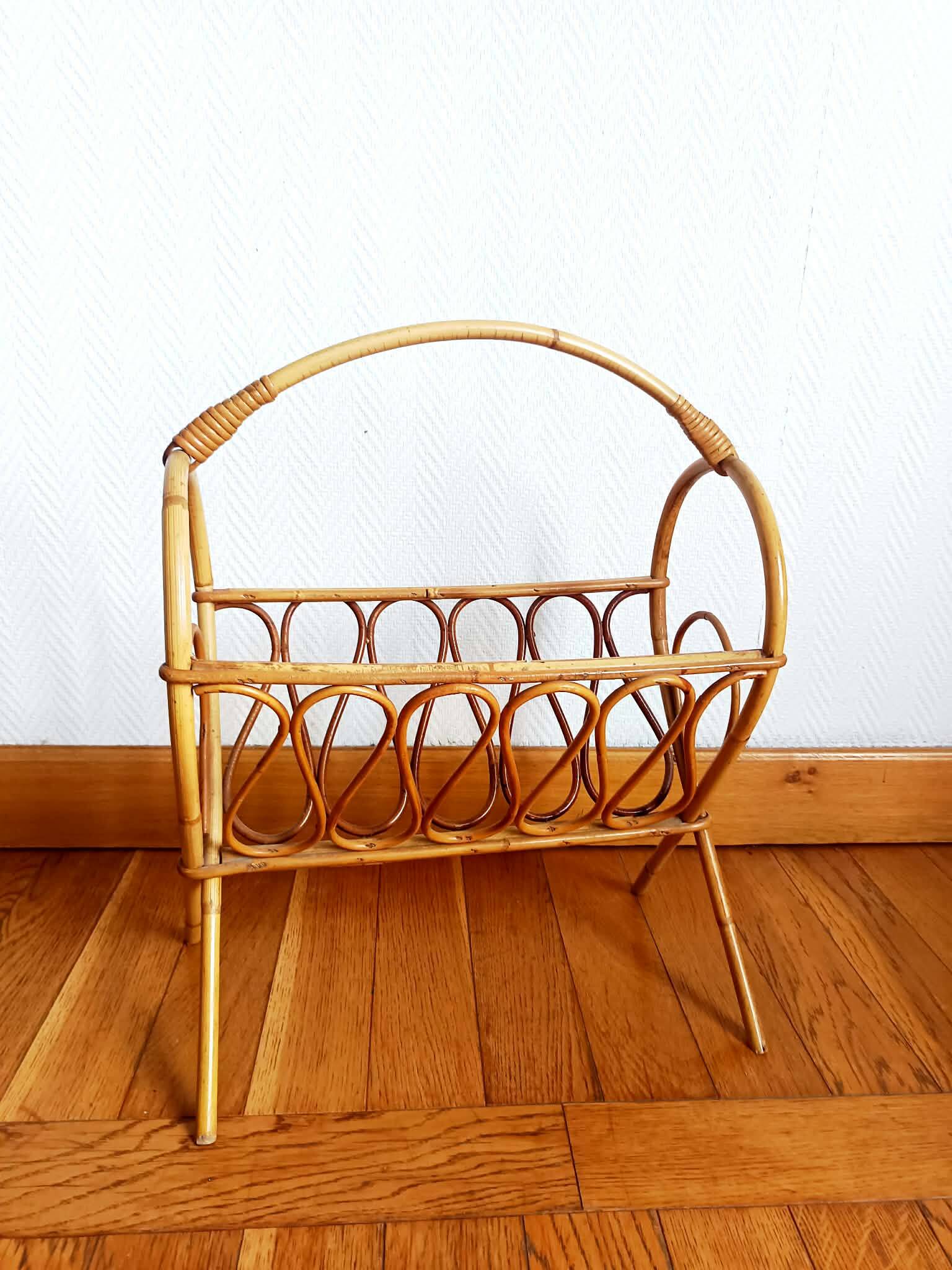 Porte-revues en rotin vintage 1960