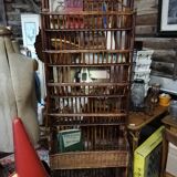Rattan shelf/shelf carries magazines