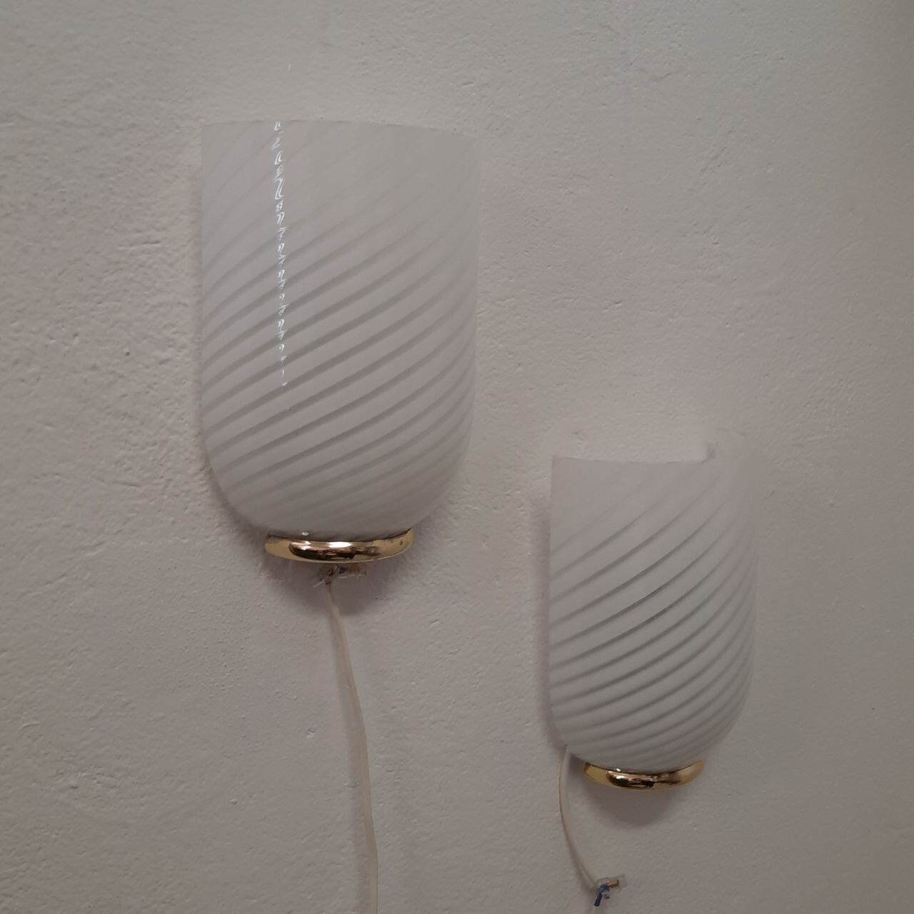 Pair of 80s wall lamps, striped Murano glass and brass