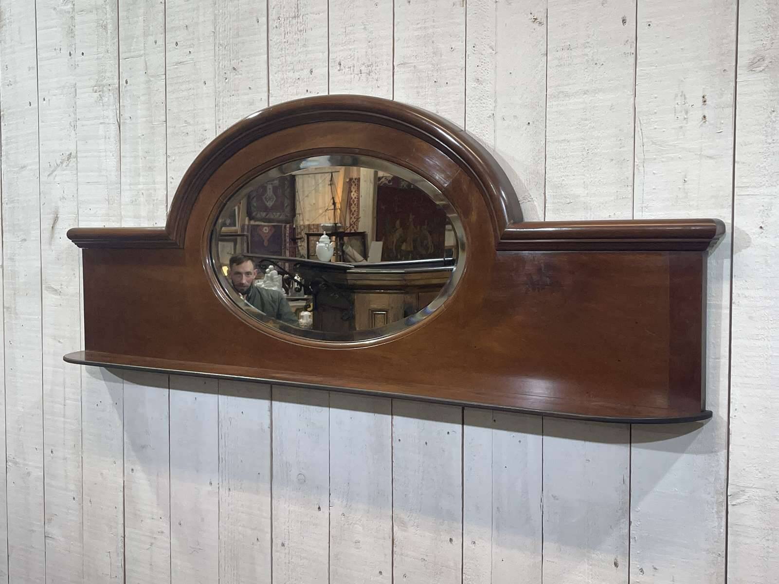 English mahogany shelf with its bevelled mirror from the early 20th century.