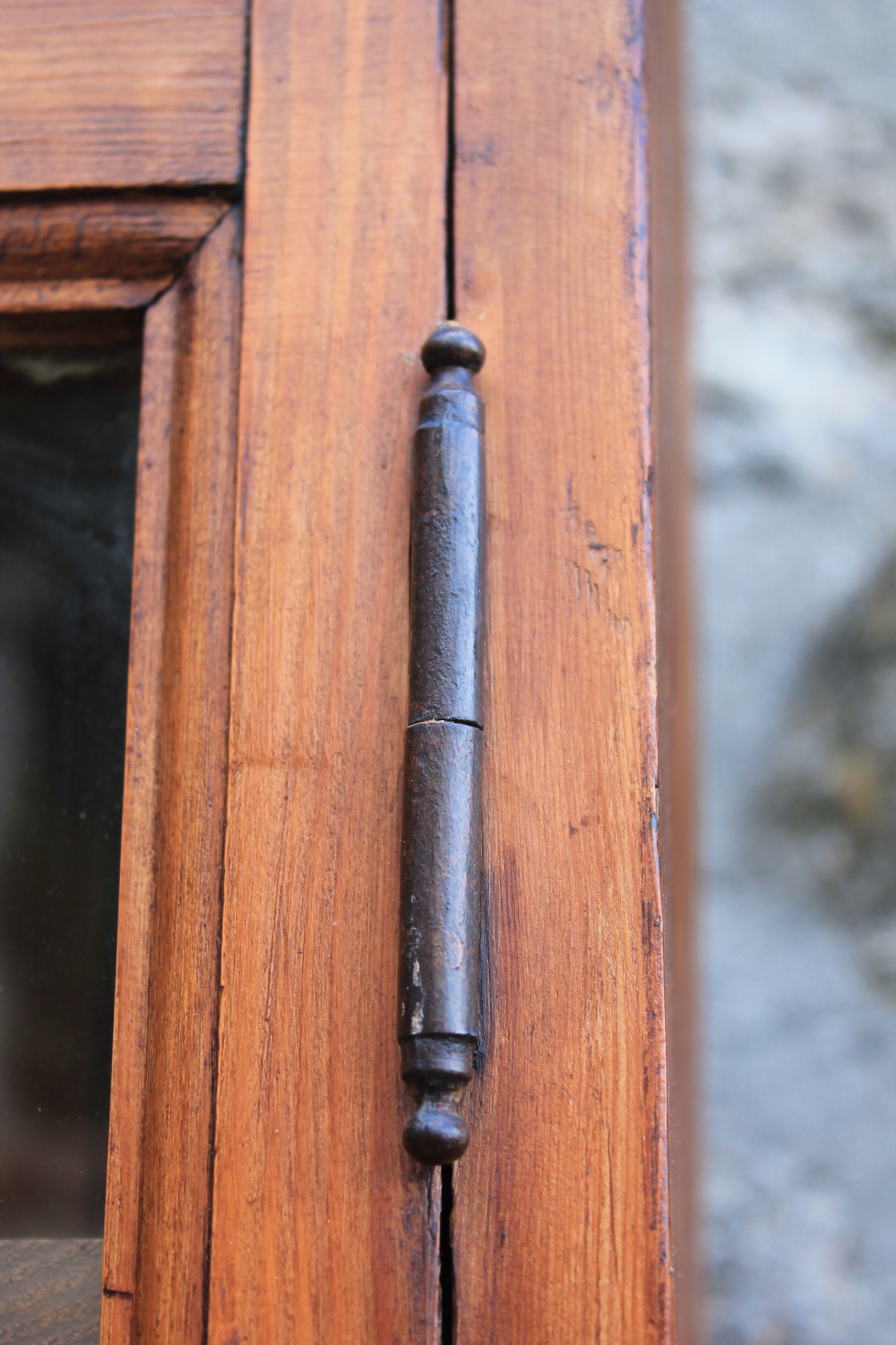 Corner store showcase