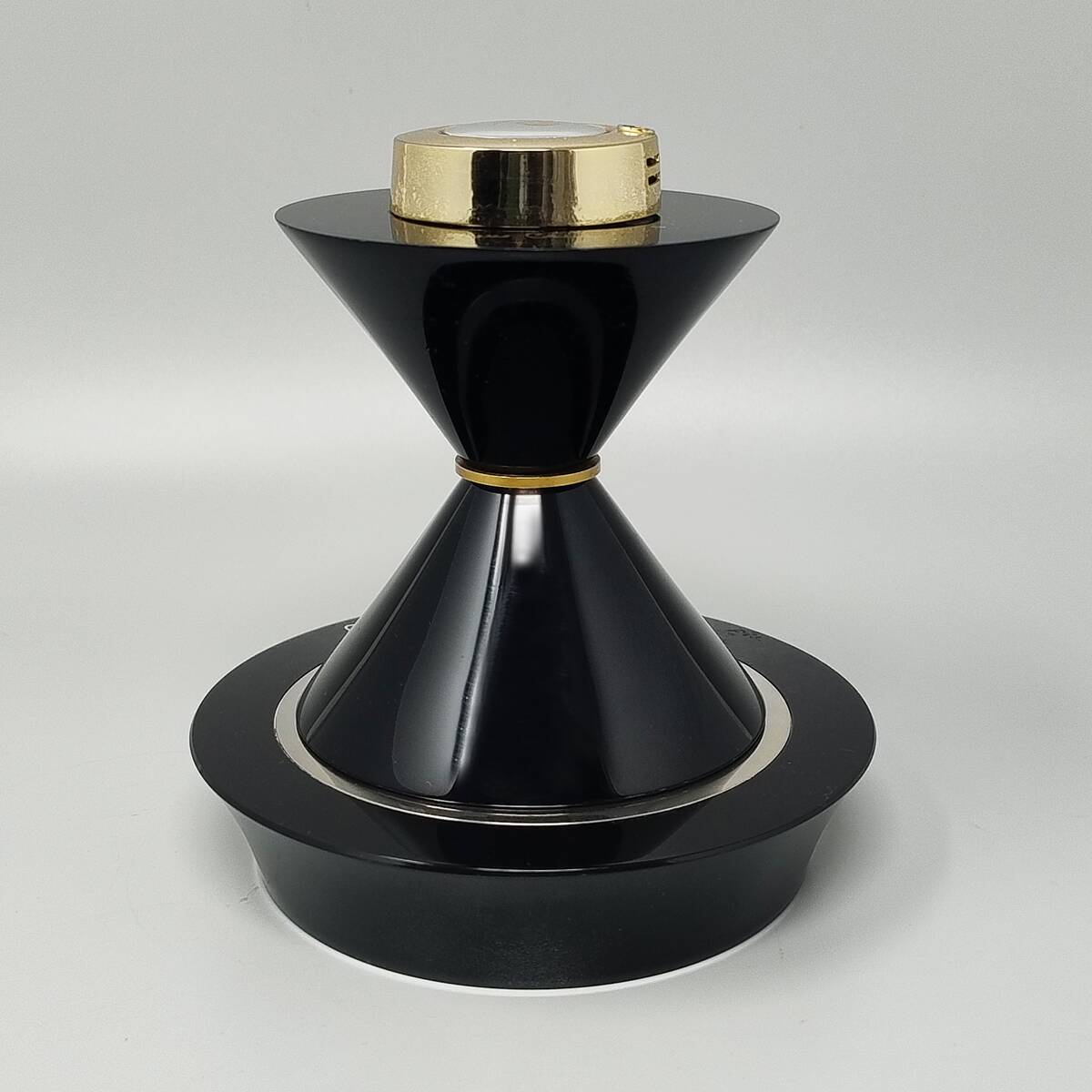 Nécessaire fumeur noir des années 1970 signé Pierre Cardin. Fabriqué en France.