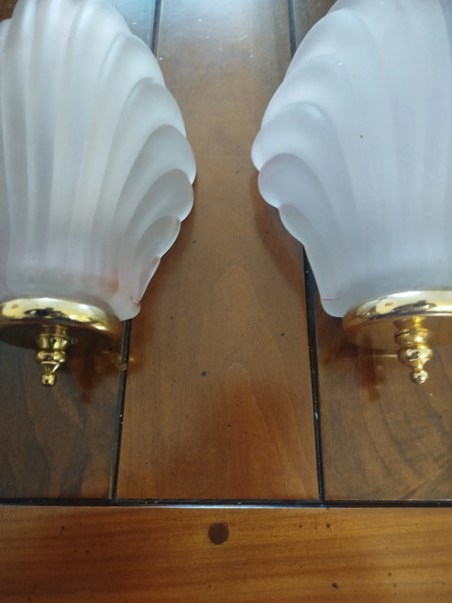 Pair of Art Deco shell wall sconces in frosted glass and brass.