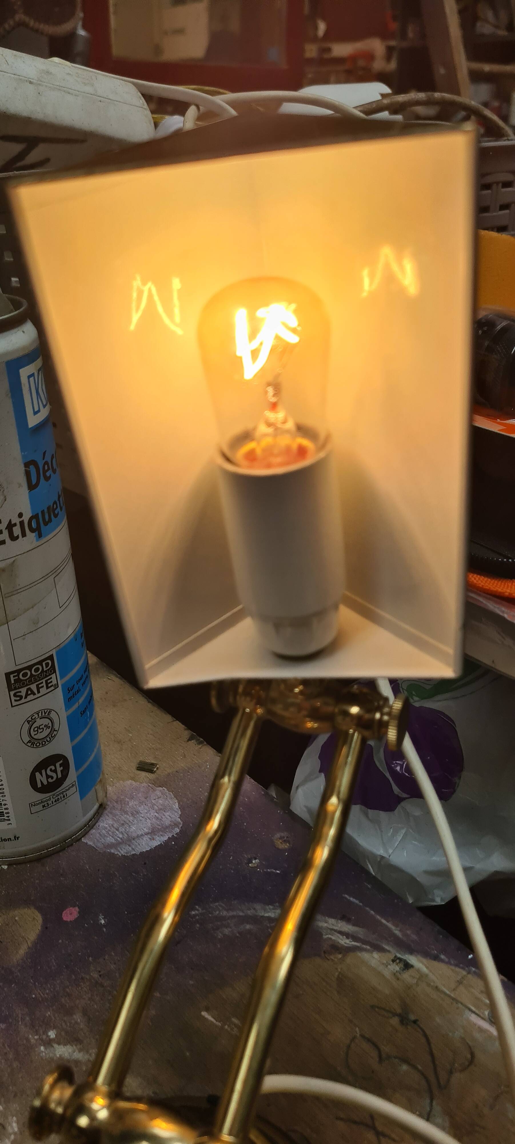 brass bedside or desk lamp 19x15 good condition