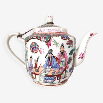 Chinese porcelain teapot flower characters