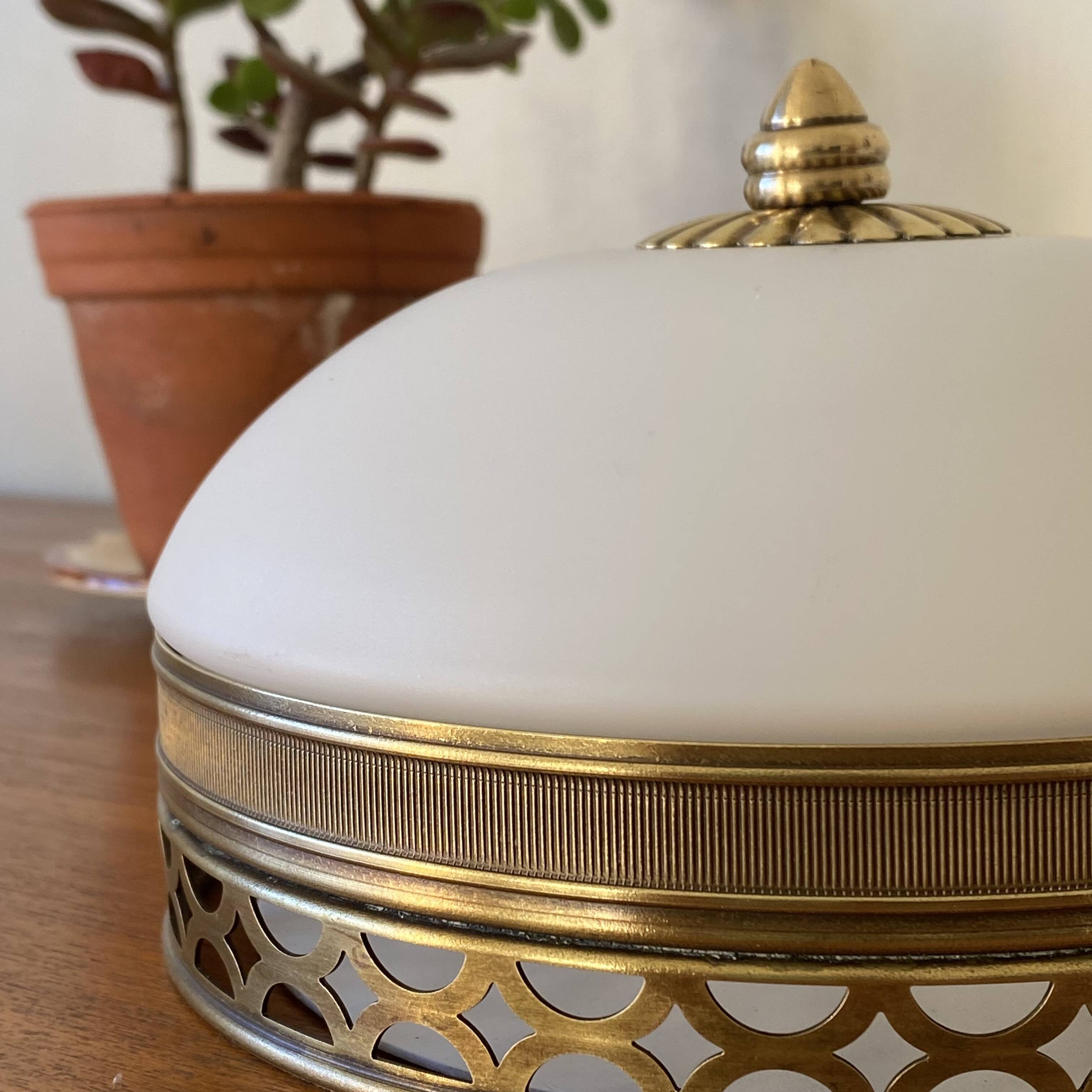 Paire d'appliques plafonniers anciens demi sphérique verre blanc et laiton