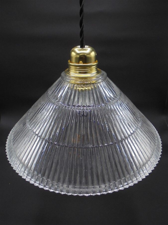 Hanging lamp in glass