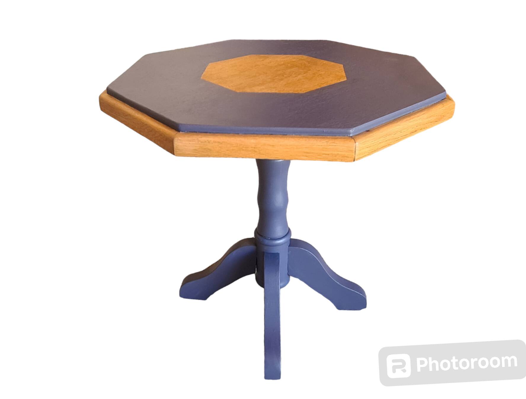 Octagonal wooden coffee table with central leg