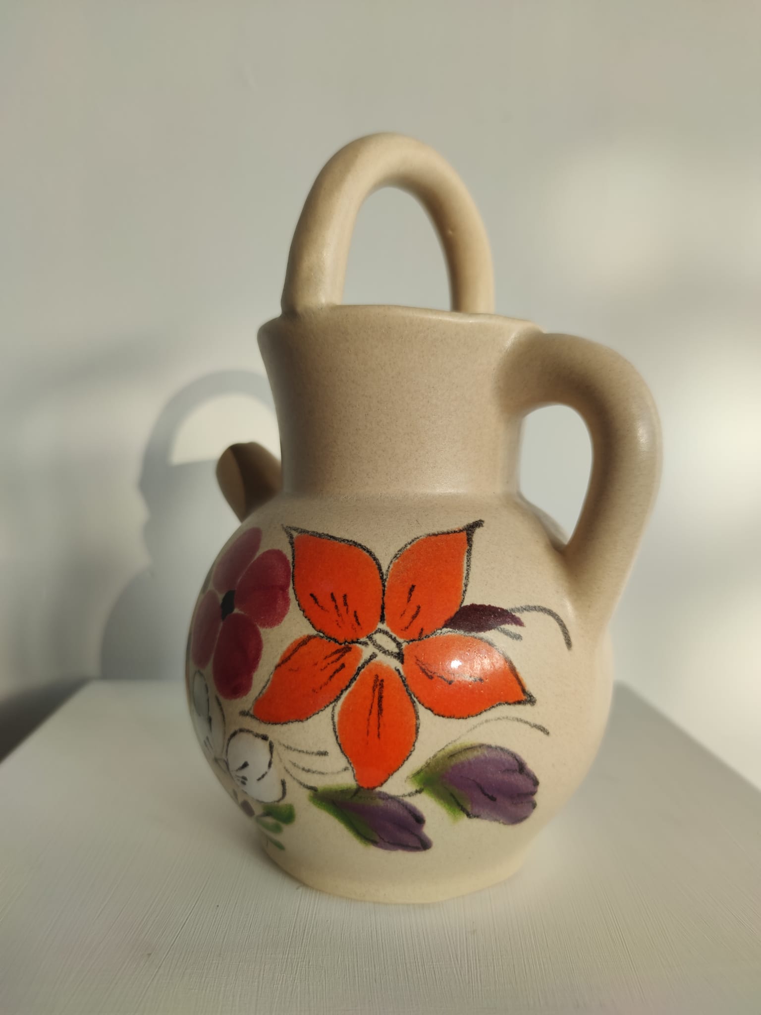 Pitcher ball in sandstone with floral pattern