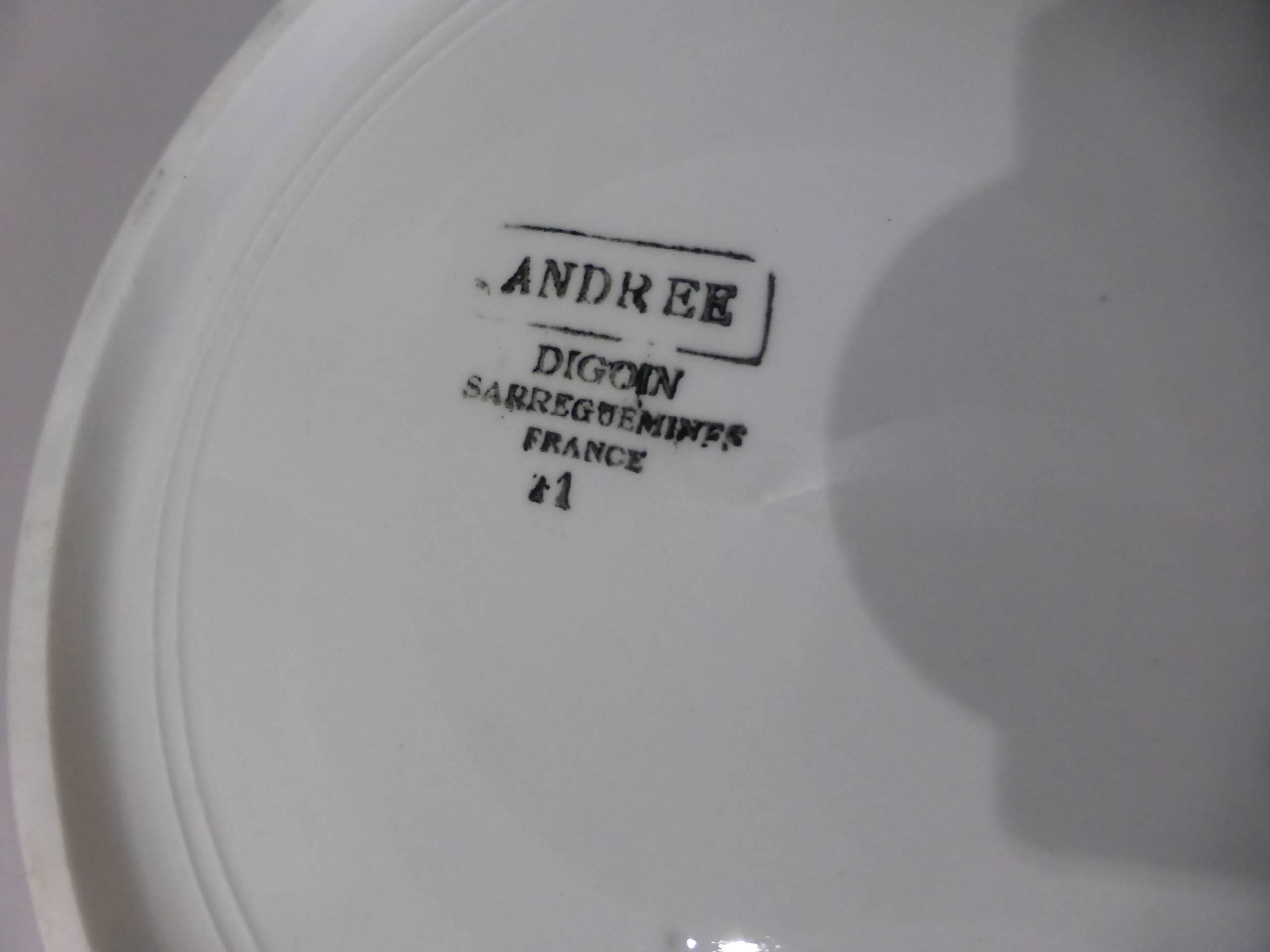 Vintage salad bowl on pedestal Digoin Sarreguemines model Andree