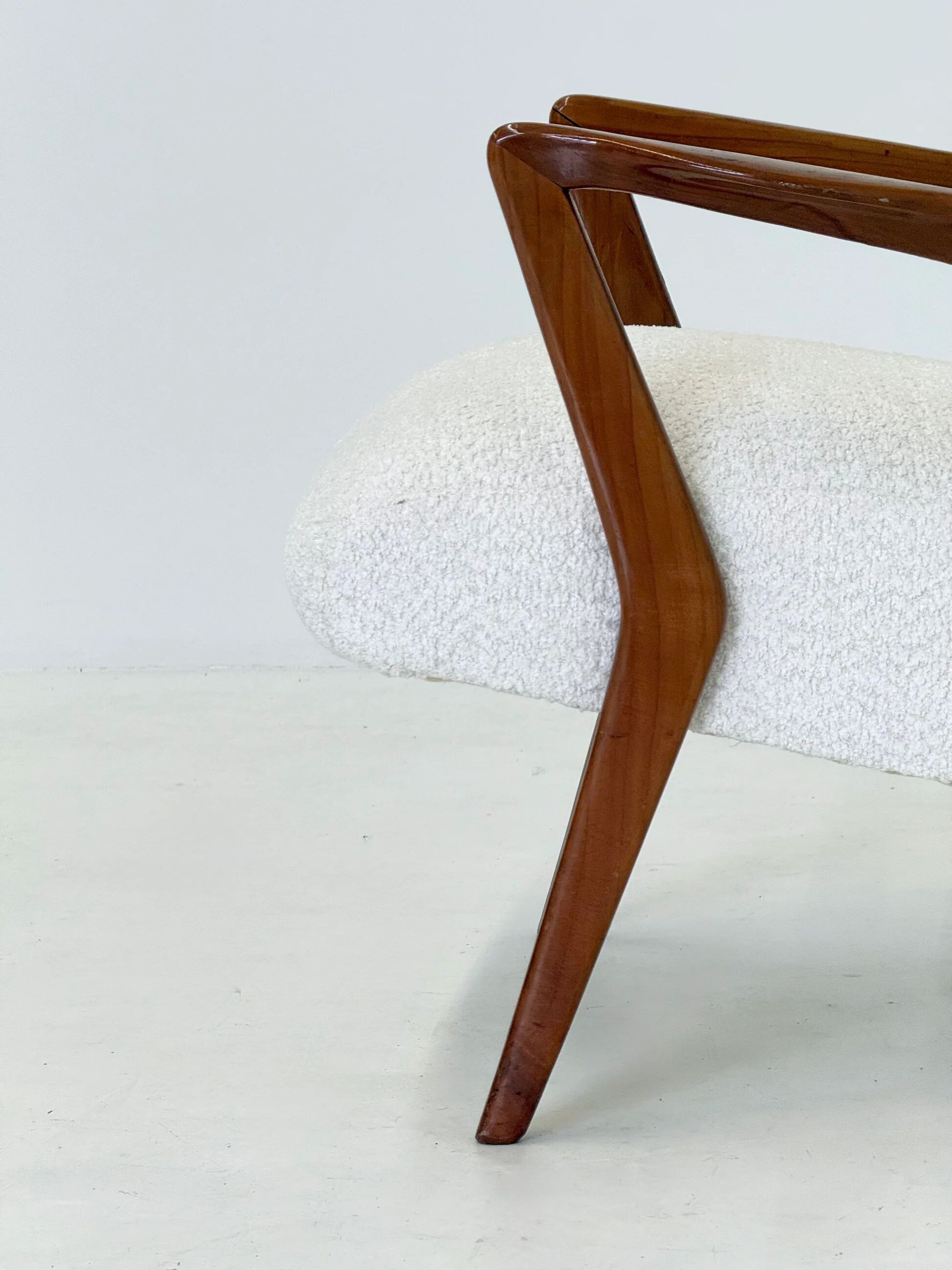 Italian mid-century lounge chair in cherry wood with white bouclé