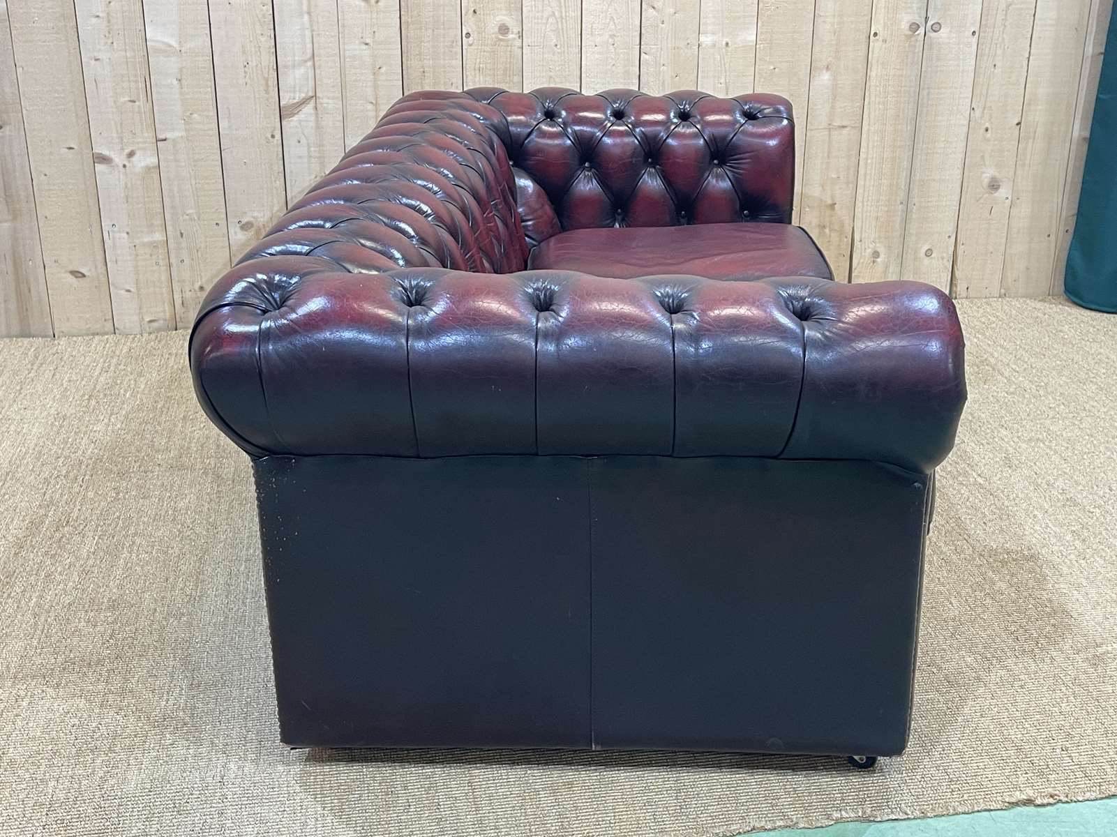 Chesterfield sofa in red leather 3 places from the 70s