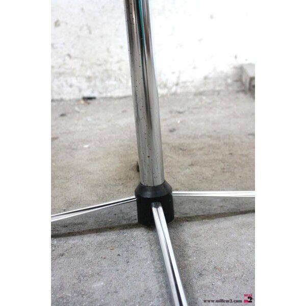 Beautiful swivel of the 50s/60s vintage Chair.