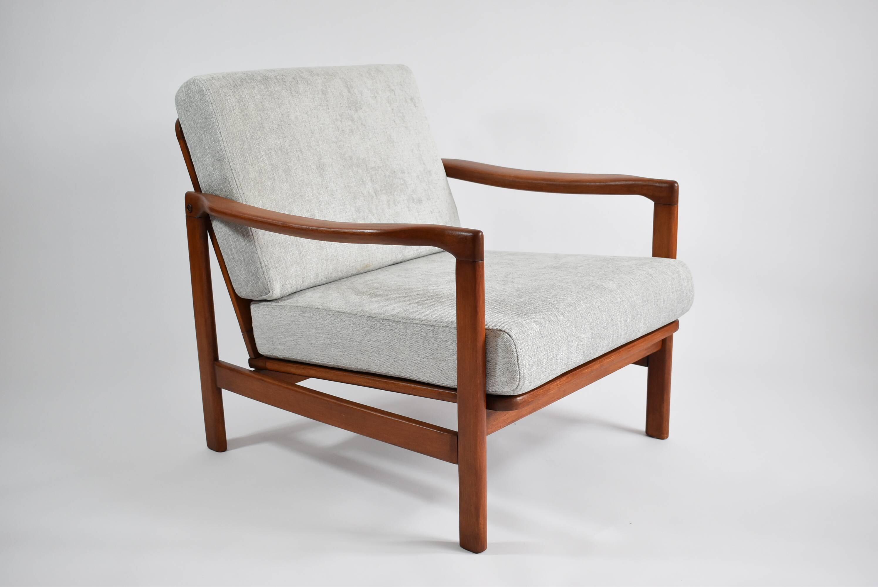 Fauteuil scandinave restauré des années 60, icône polonaise