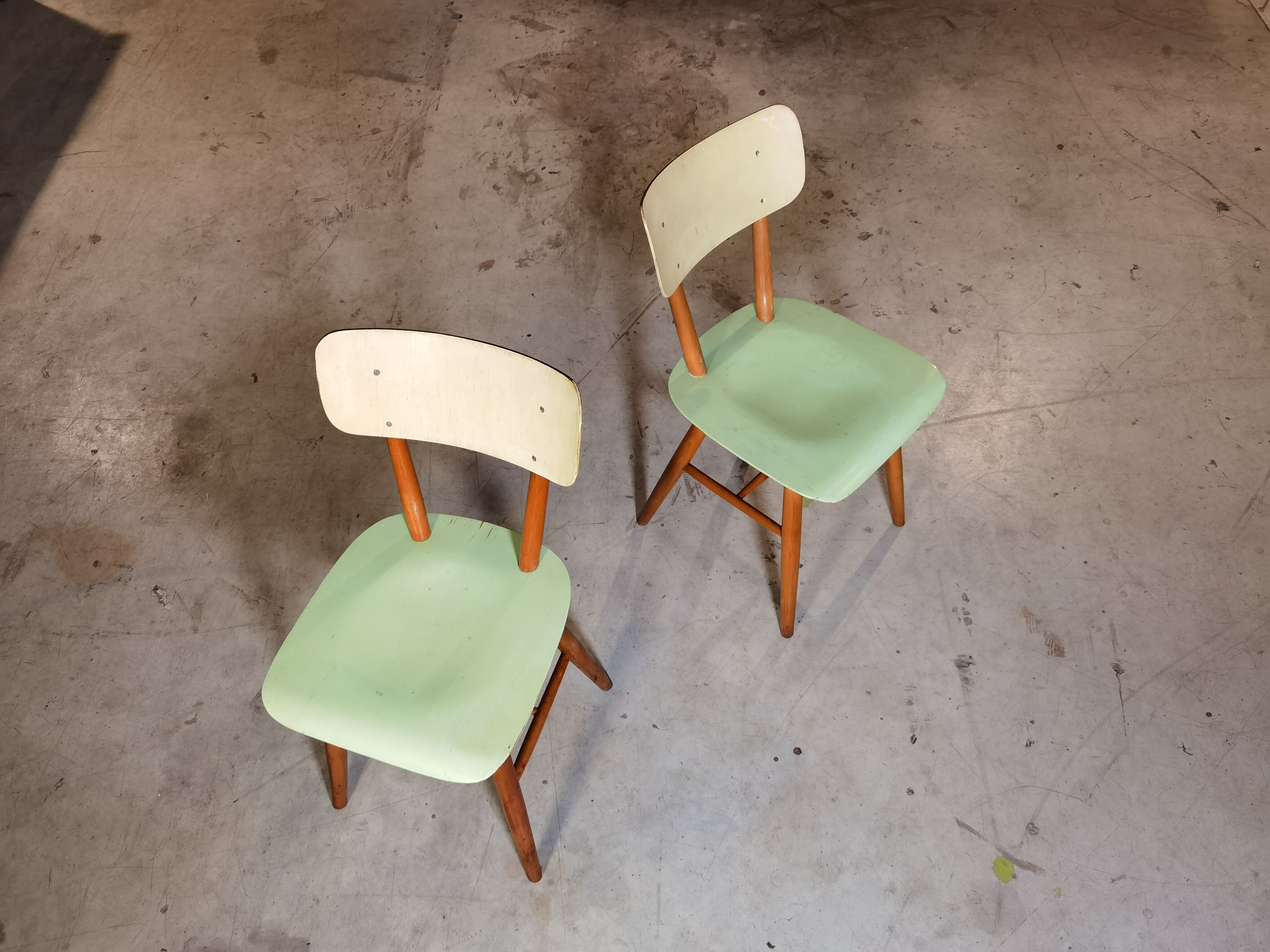 Pair of chairs Ton 1960 green/white