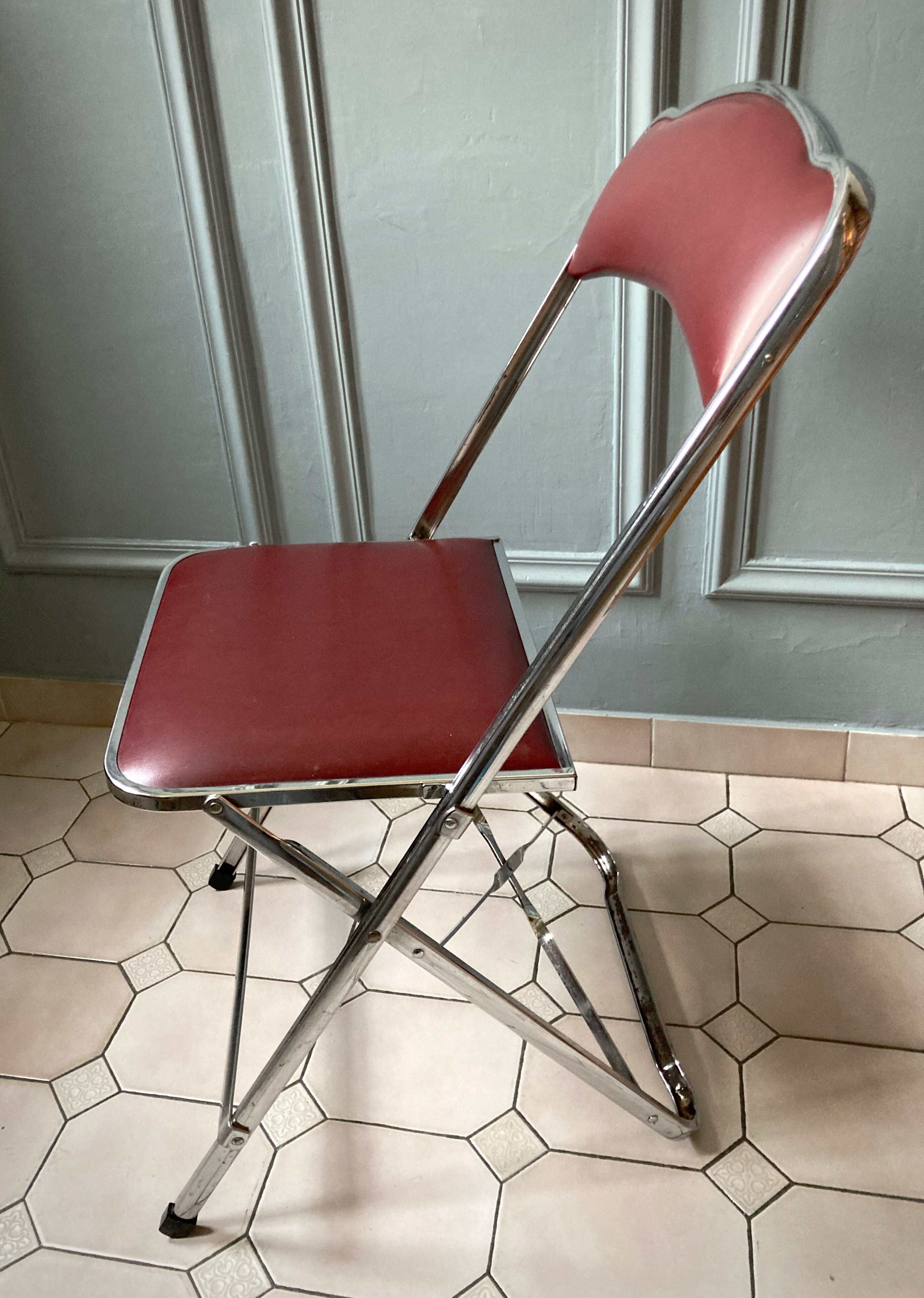 4 vintage folding chairs in chrome