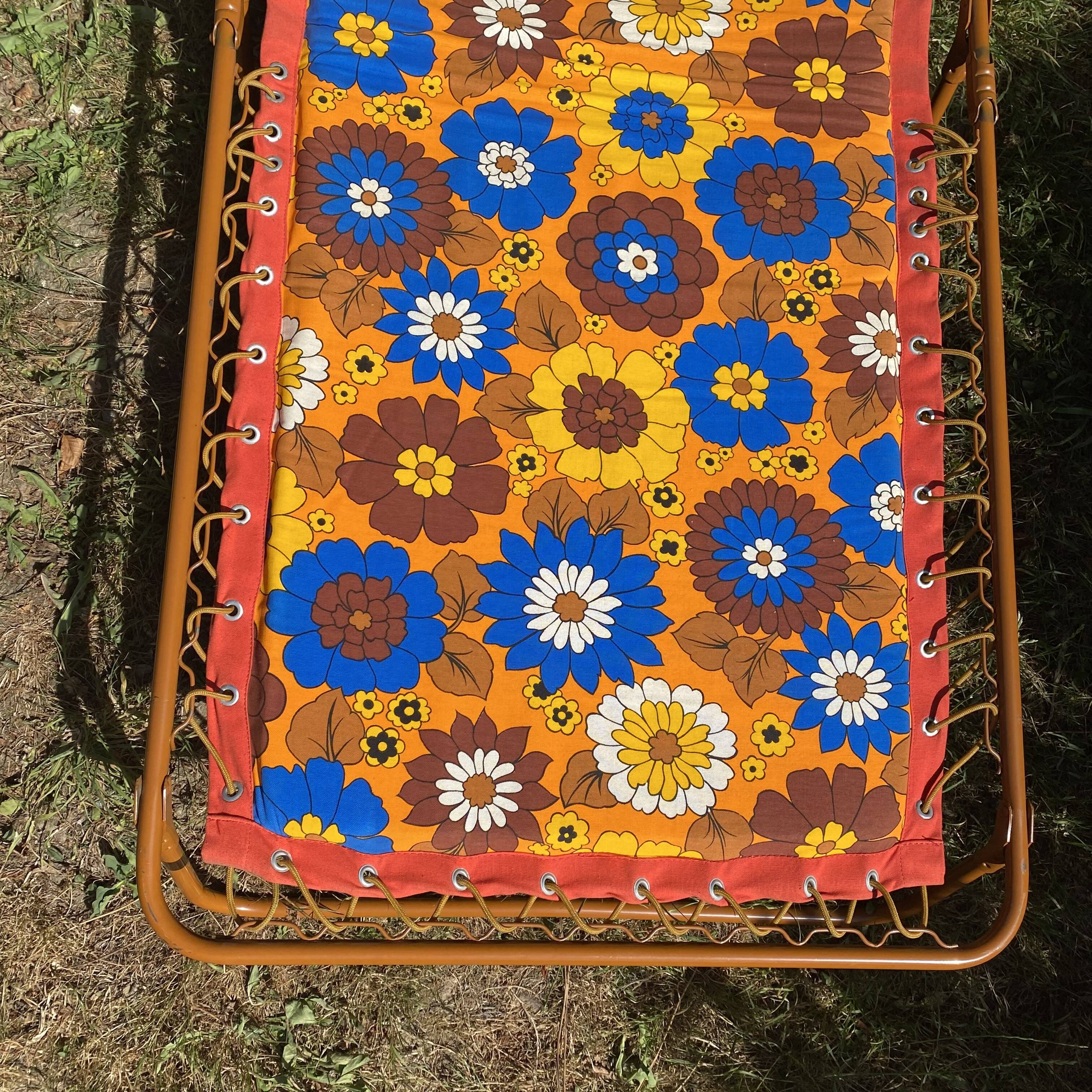 Vintage and new 70s sun lounger