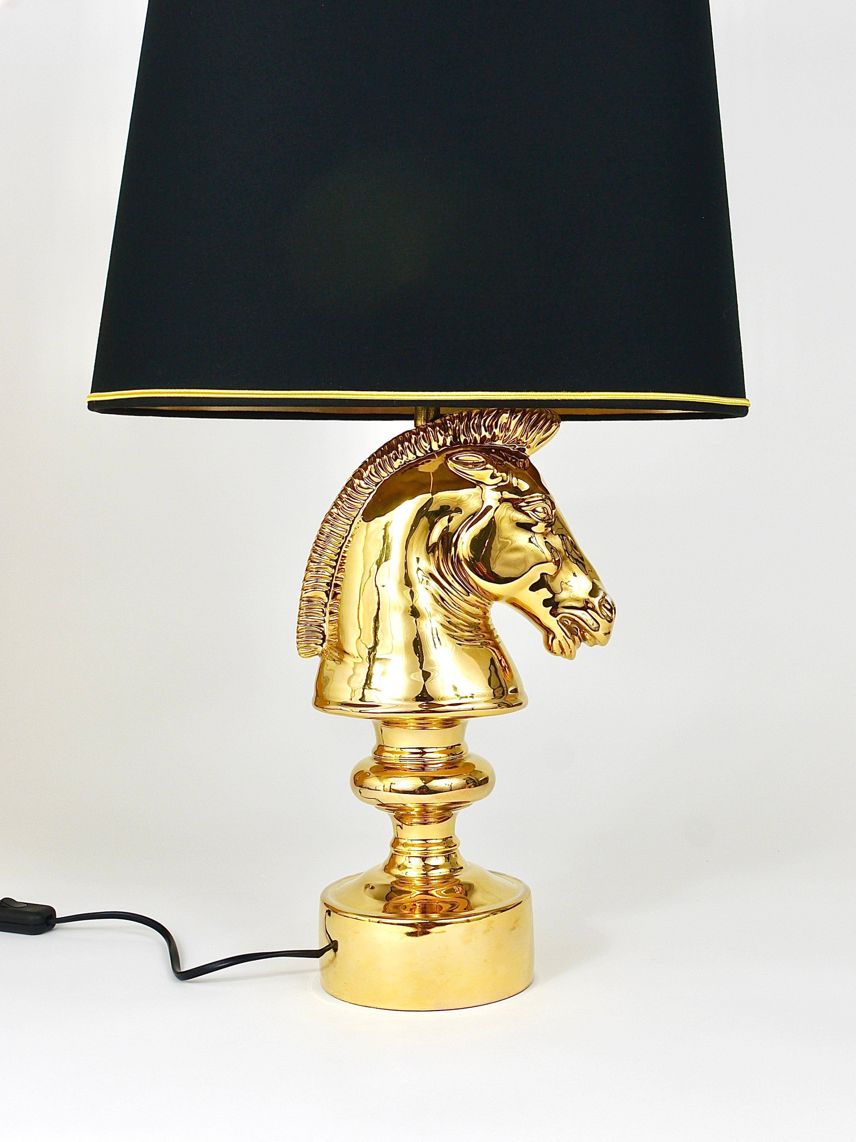 Sculptural Hollywood Regency table lamp in the shape of a horse from the 1970s.